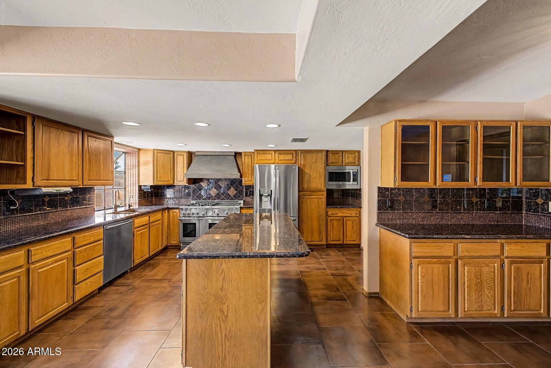 2818 E PARADISE Drive