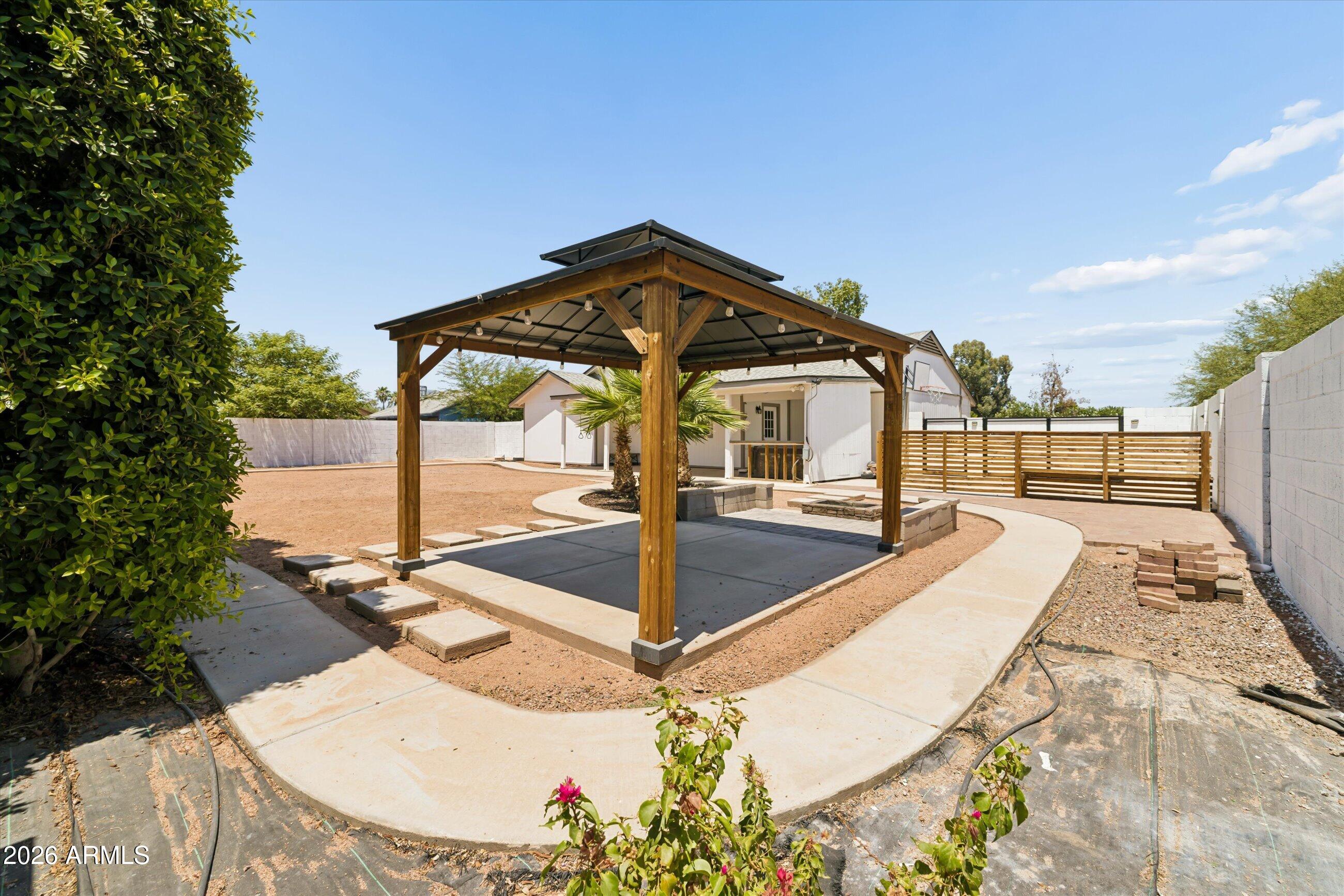 1414 N FRASER Drive