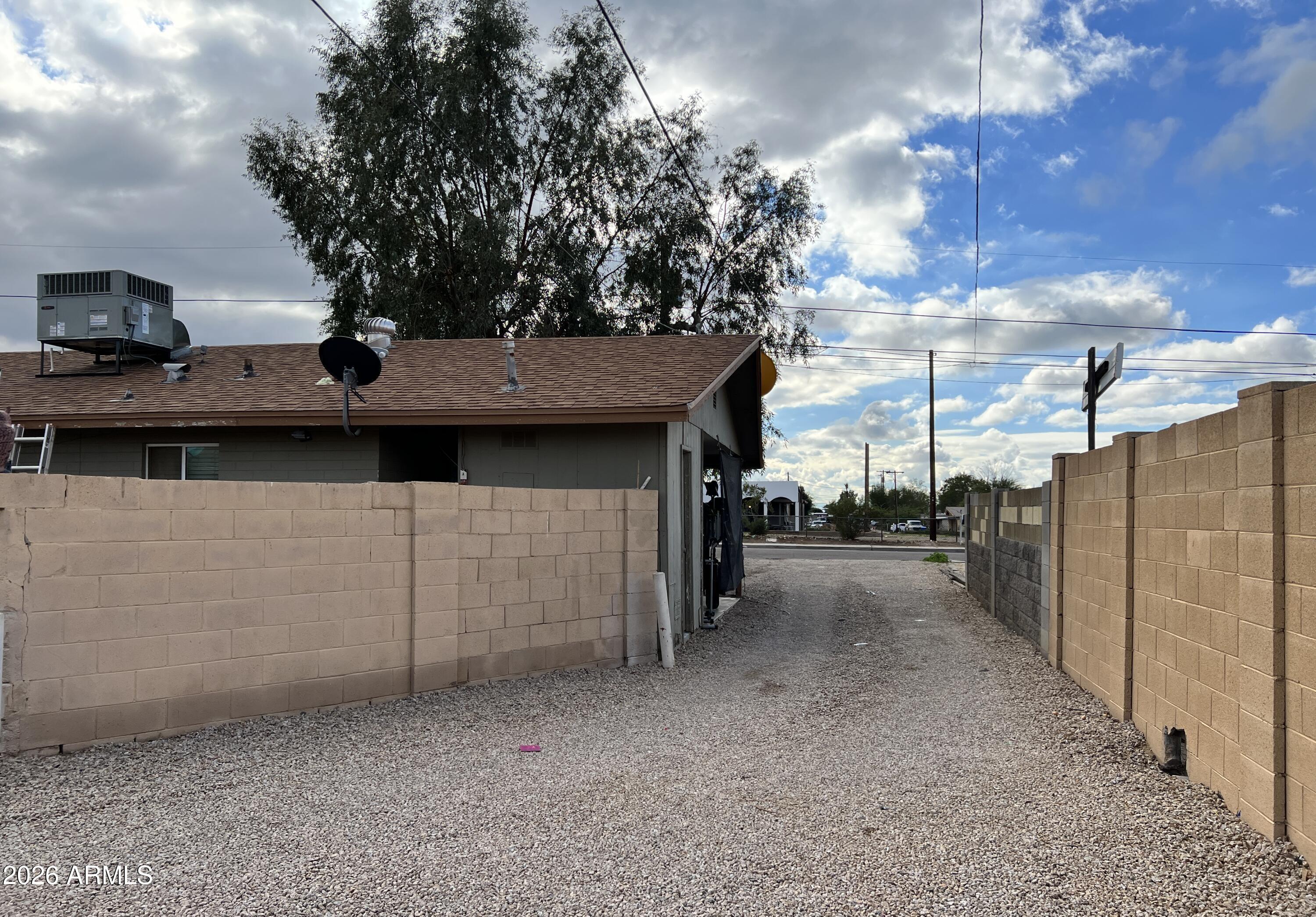 1328 W COCHISE Drive