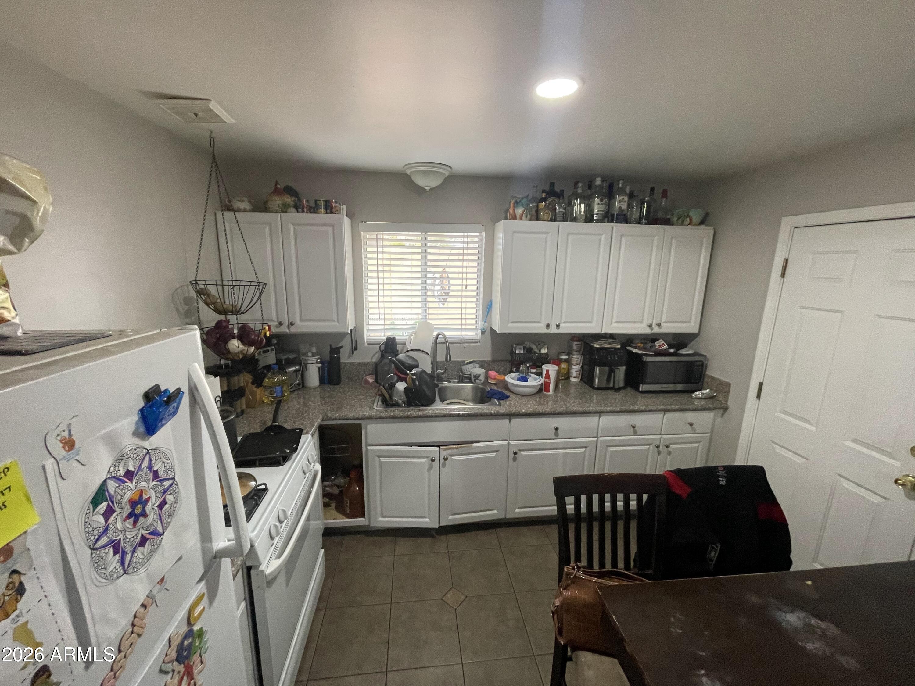 1328 W COCHISE Drive