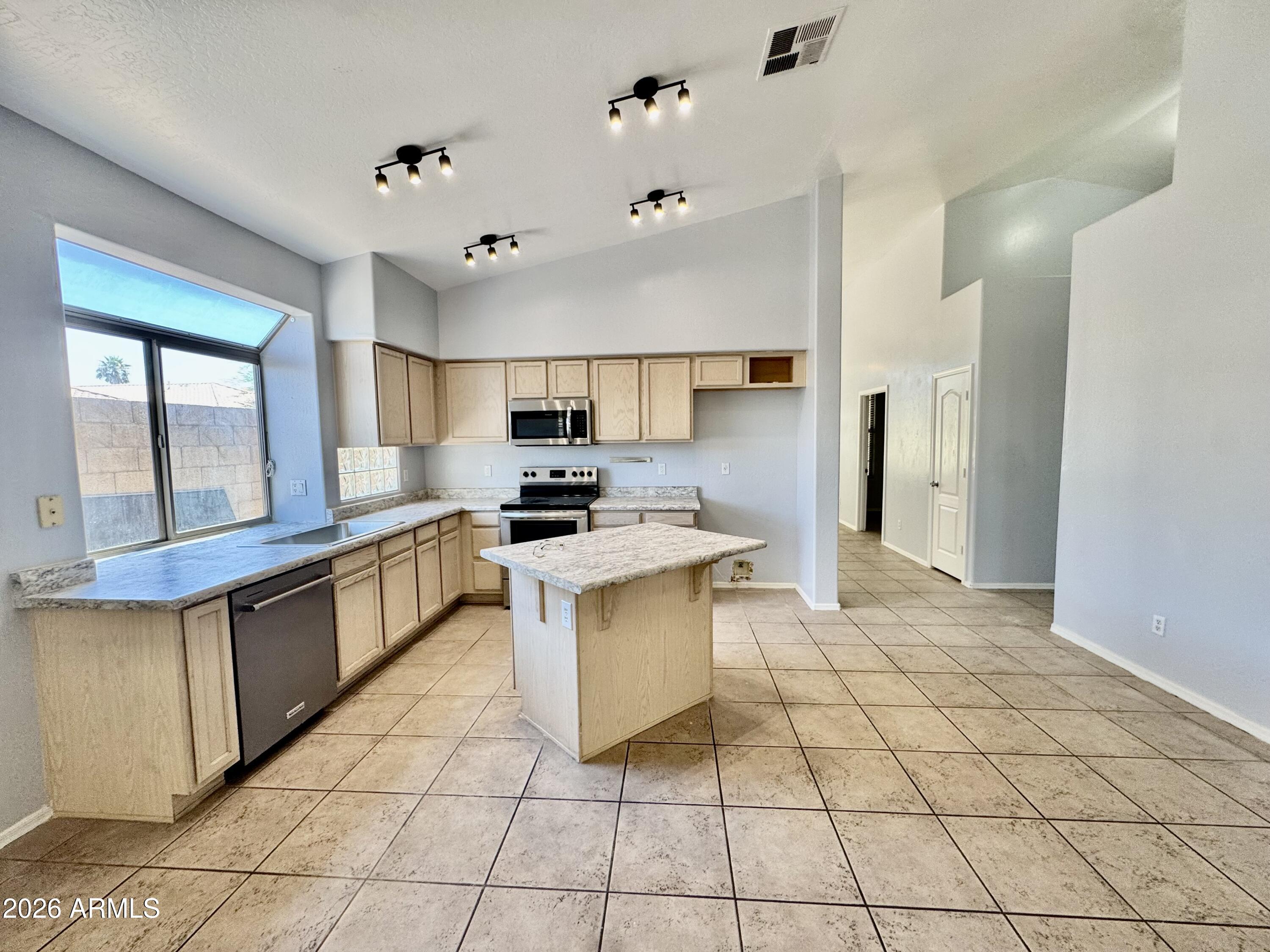 16401 N 39TH Place