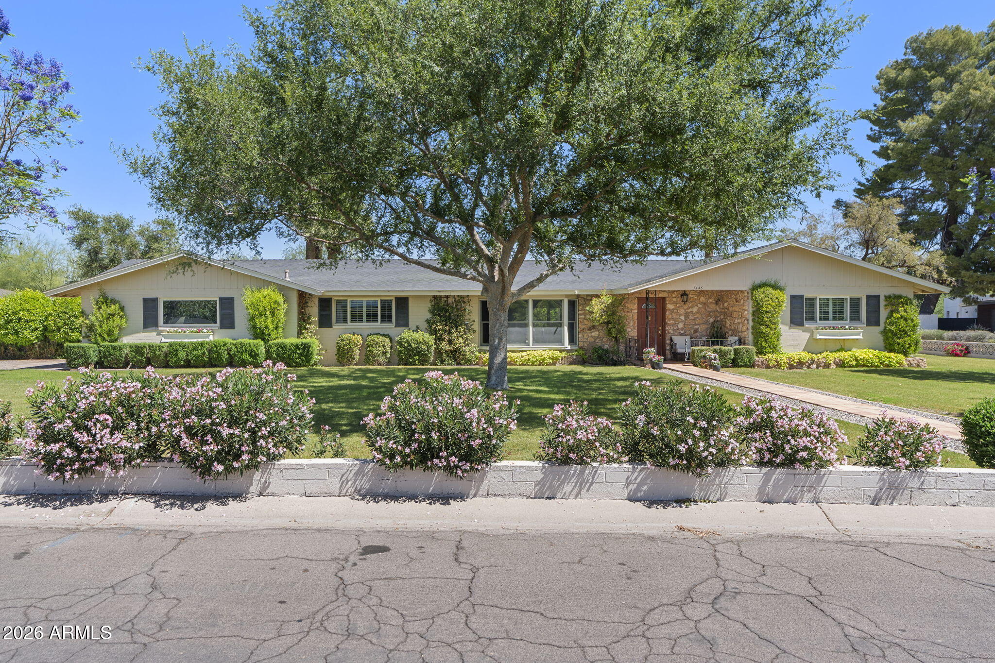 7446 E VISTA Drive