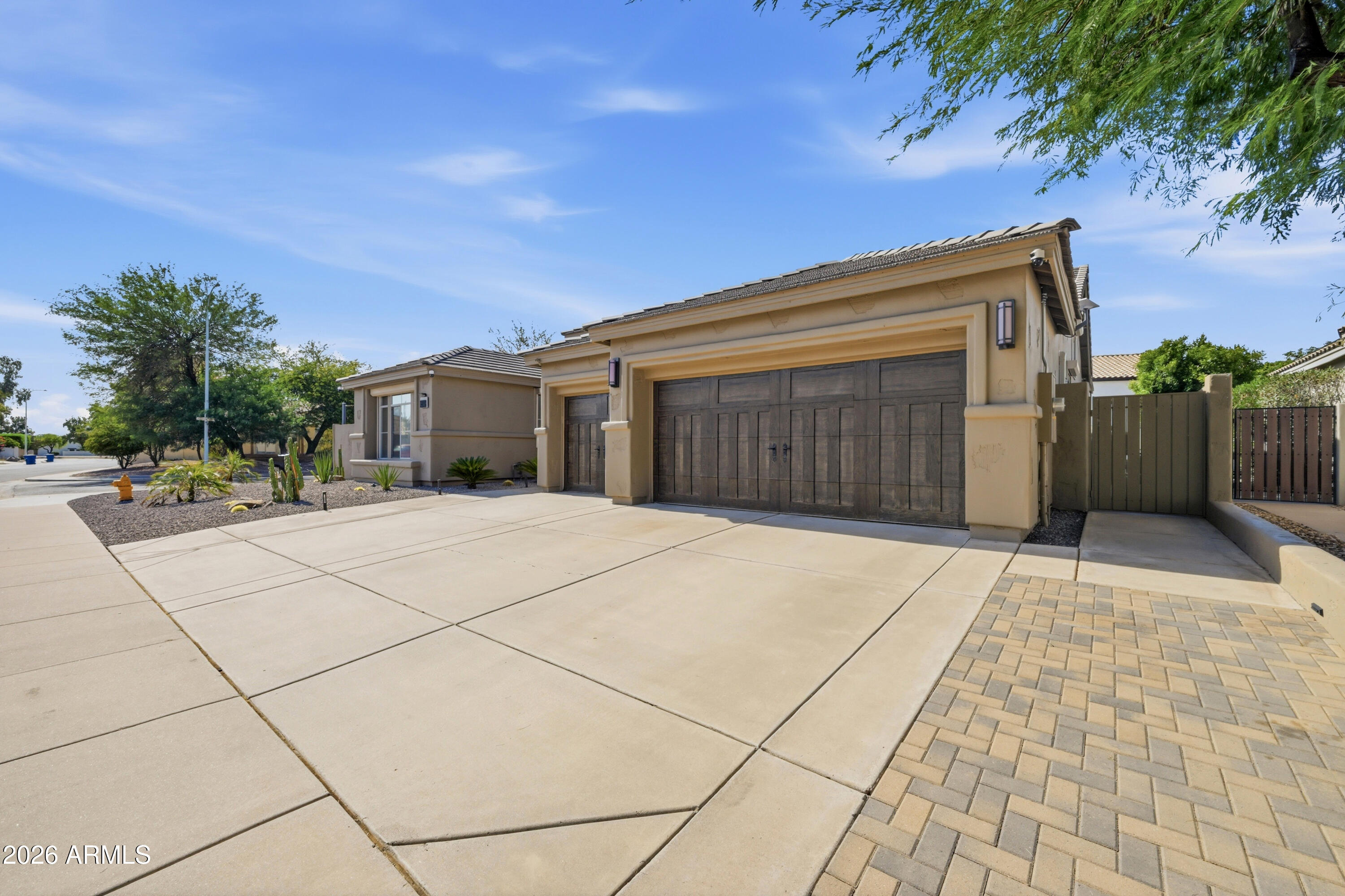 3360 W DEL RIO Street