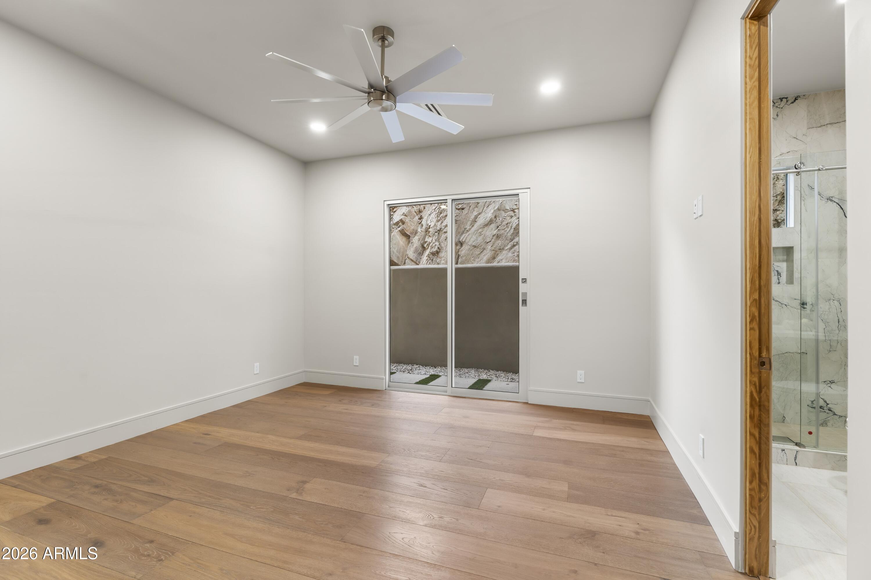 6800 N 39TH Place
