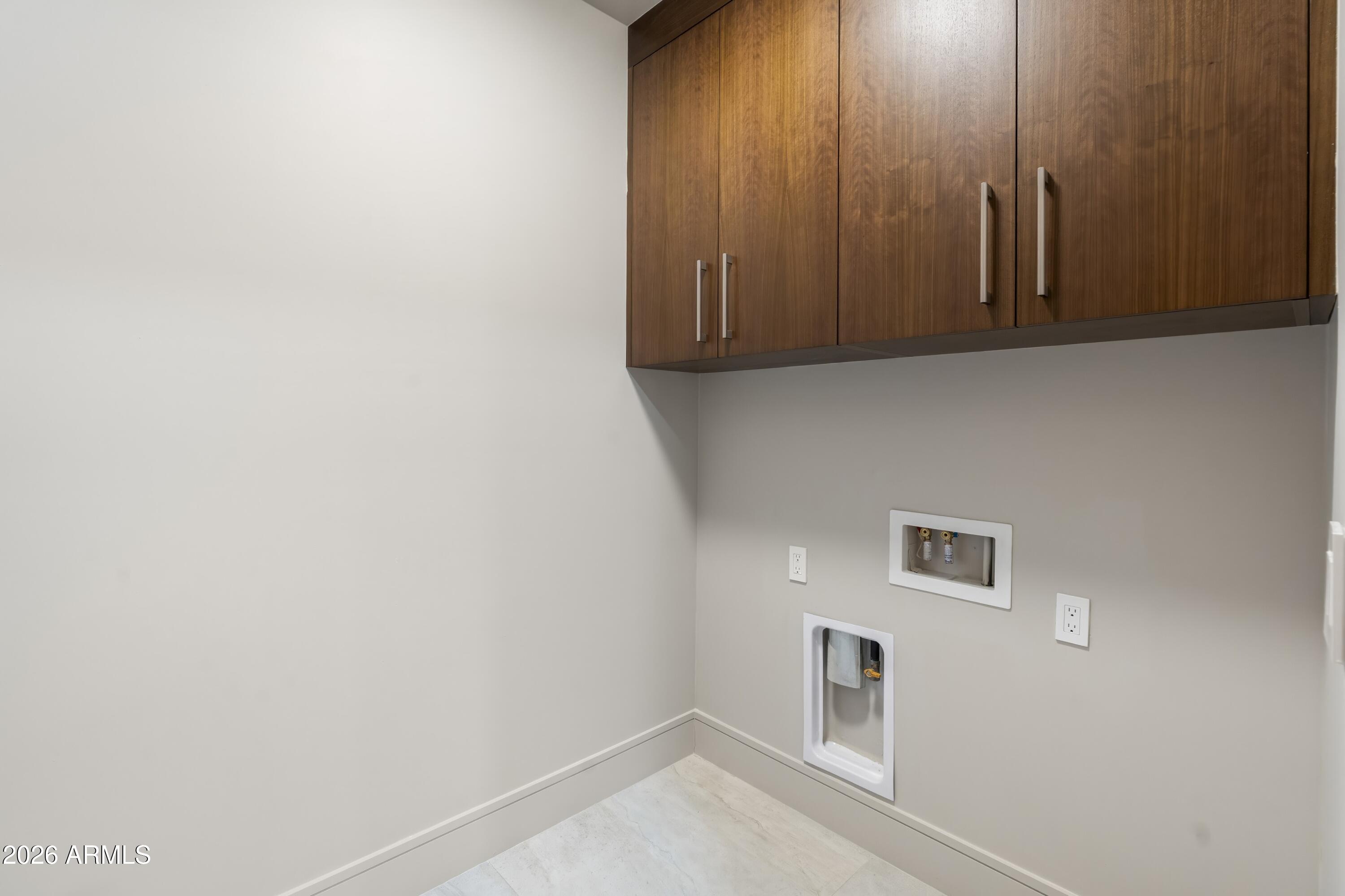 6800 N 39TH Place