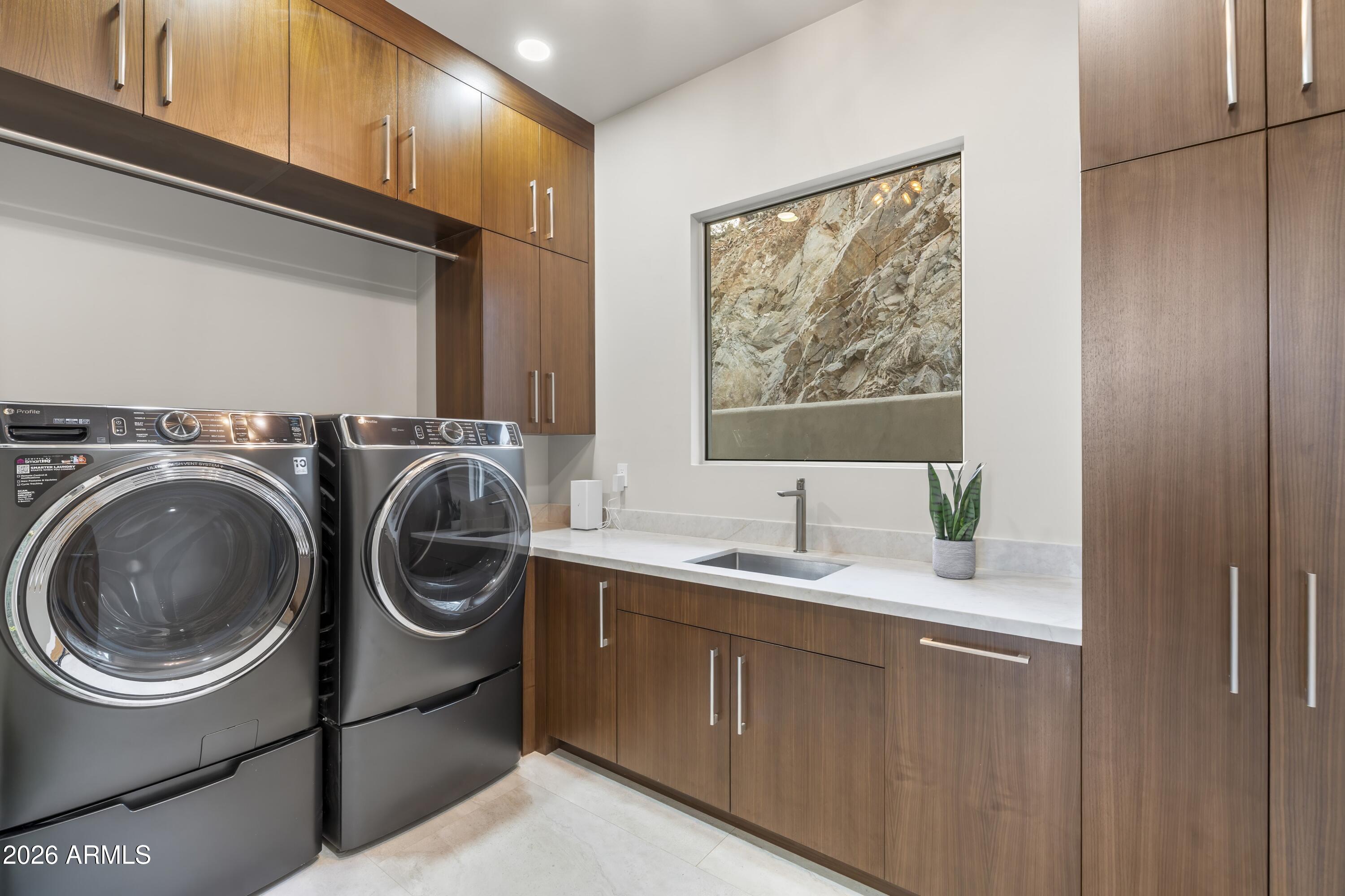 6800 N 39TH Place