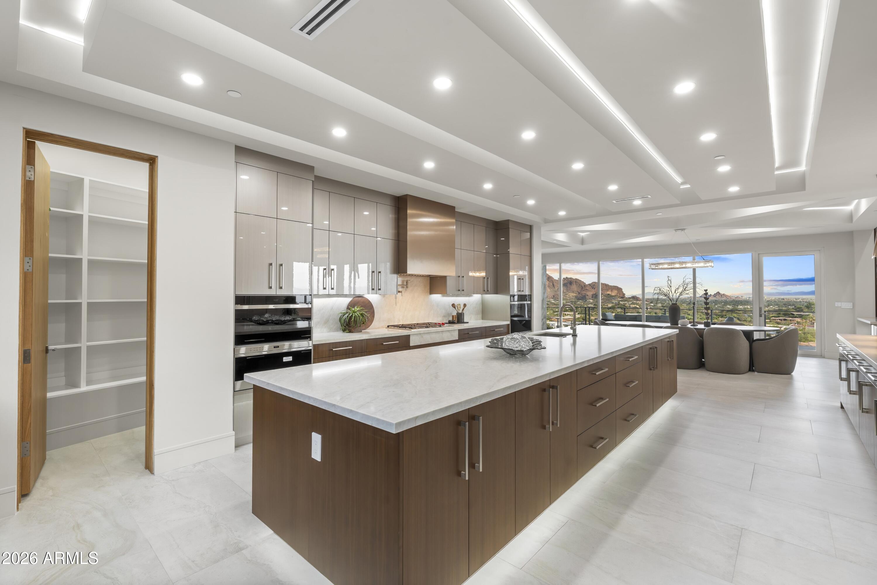 6800 N 39TH Place