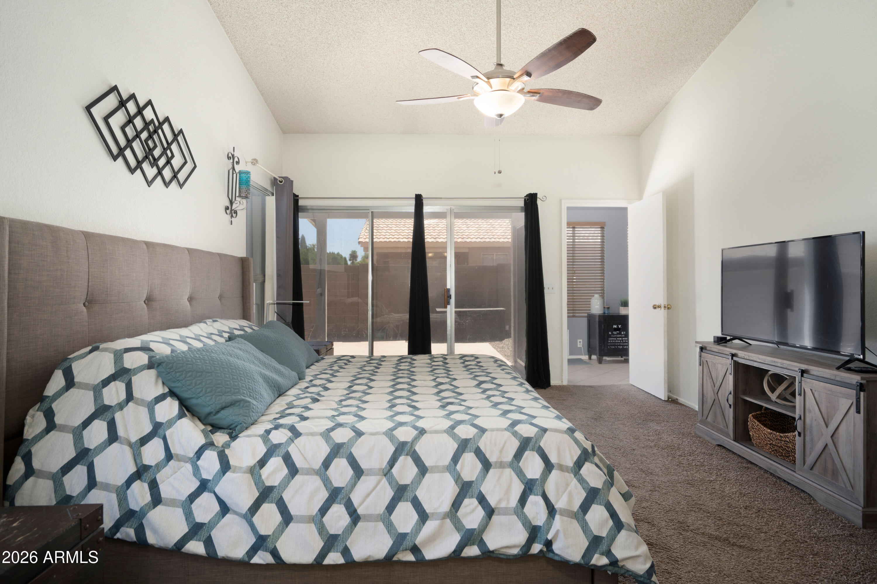 3022 E TOPEKA Drive