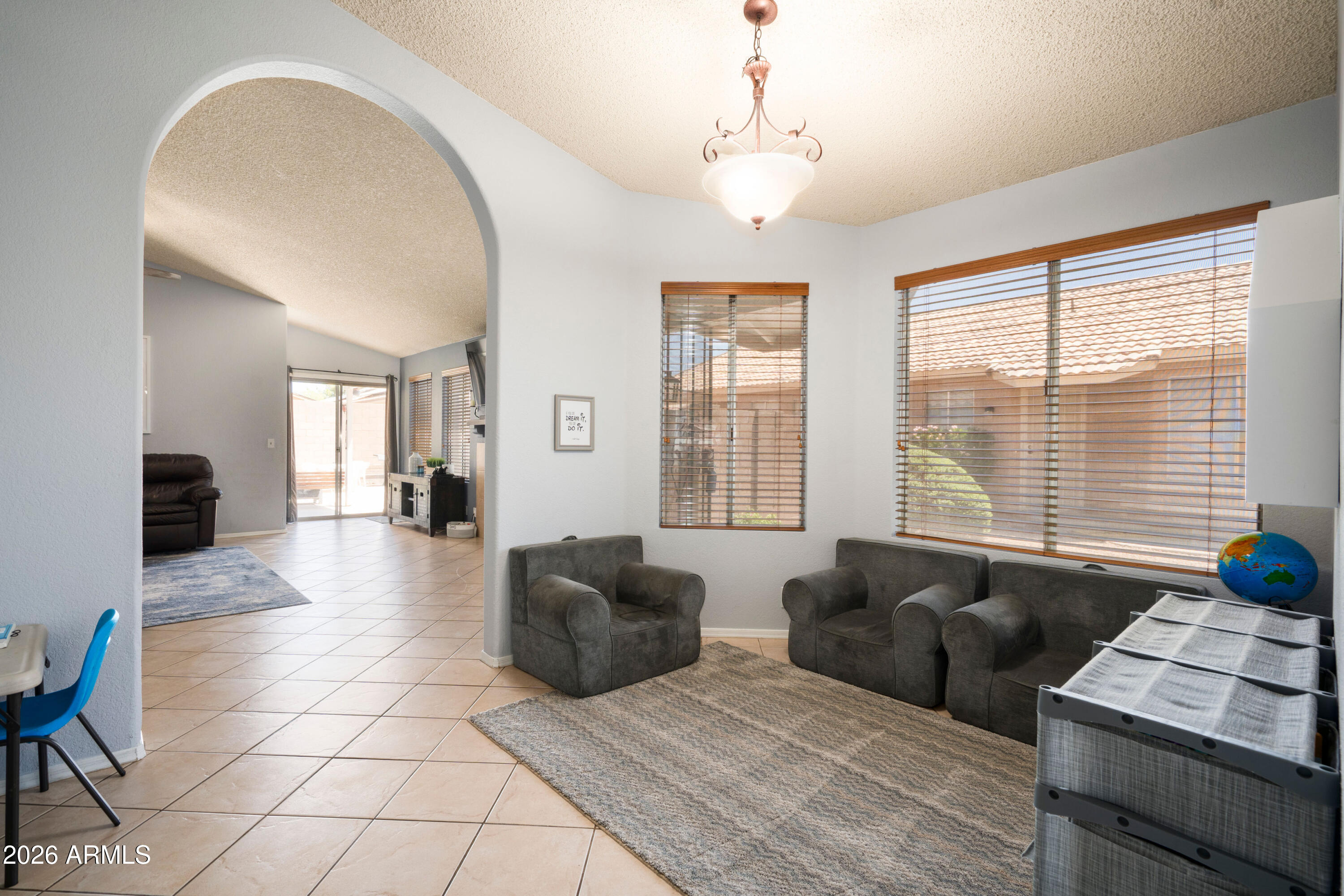 3022 E TOPEKA Drive