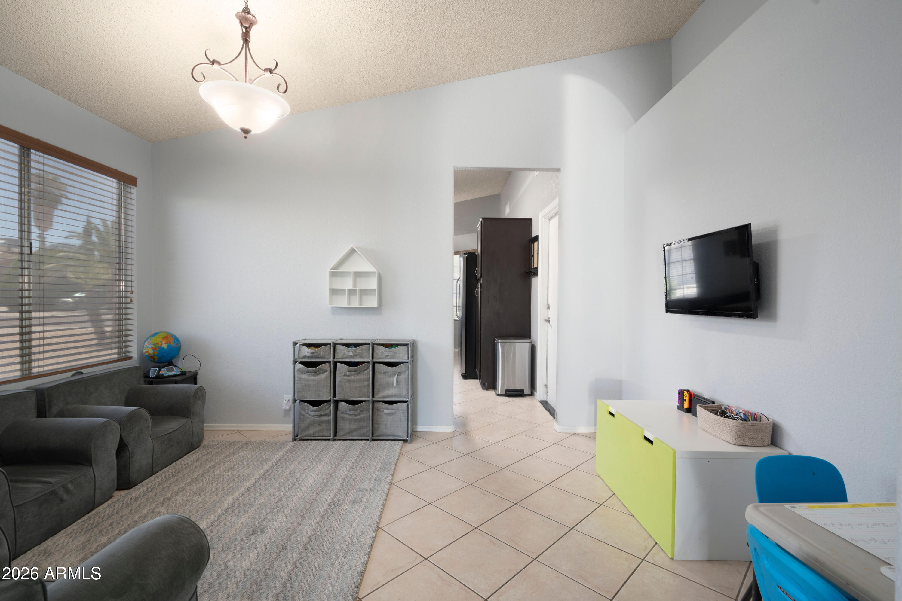 3022 E TOPEKA Drive