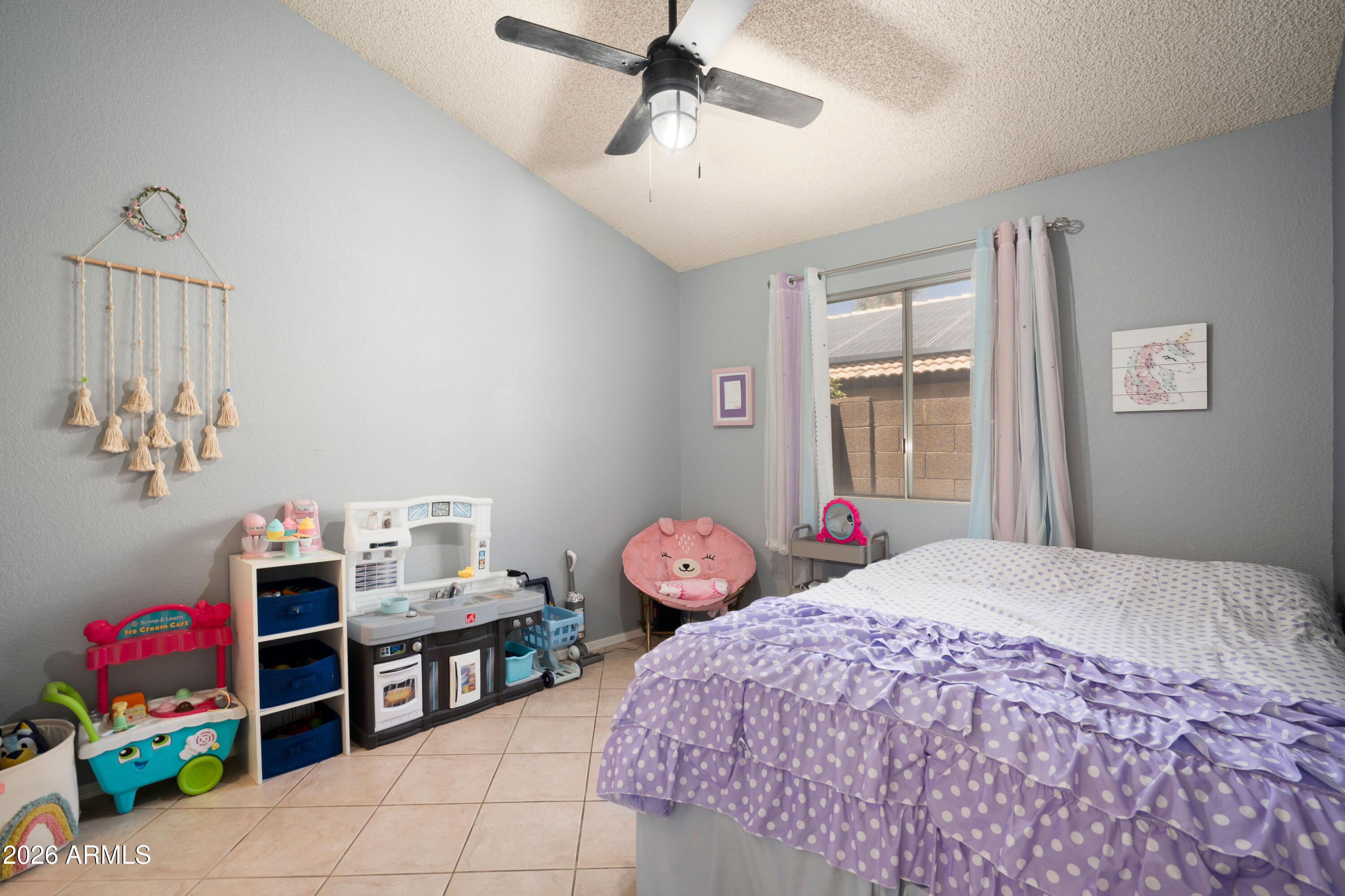 3022 E TOPEKA Drive
