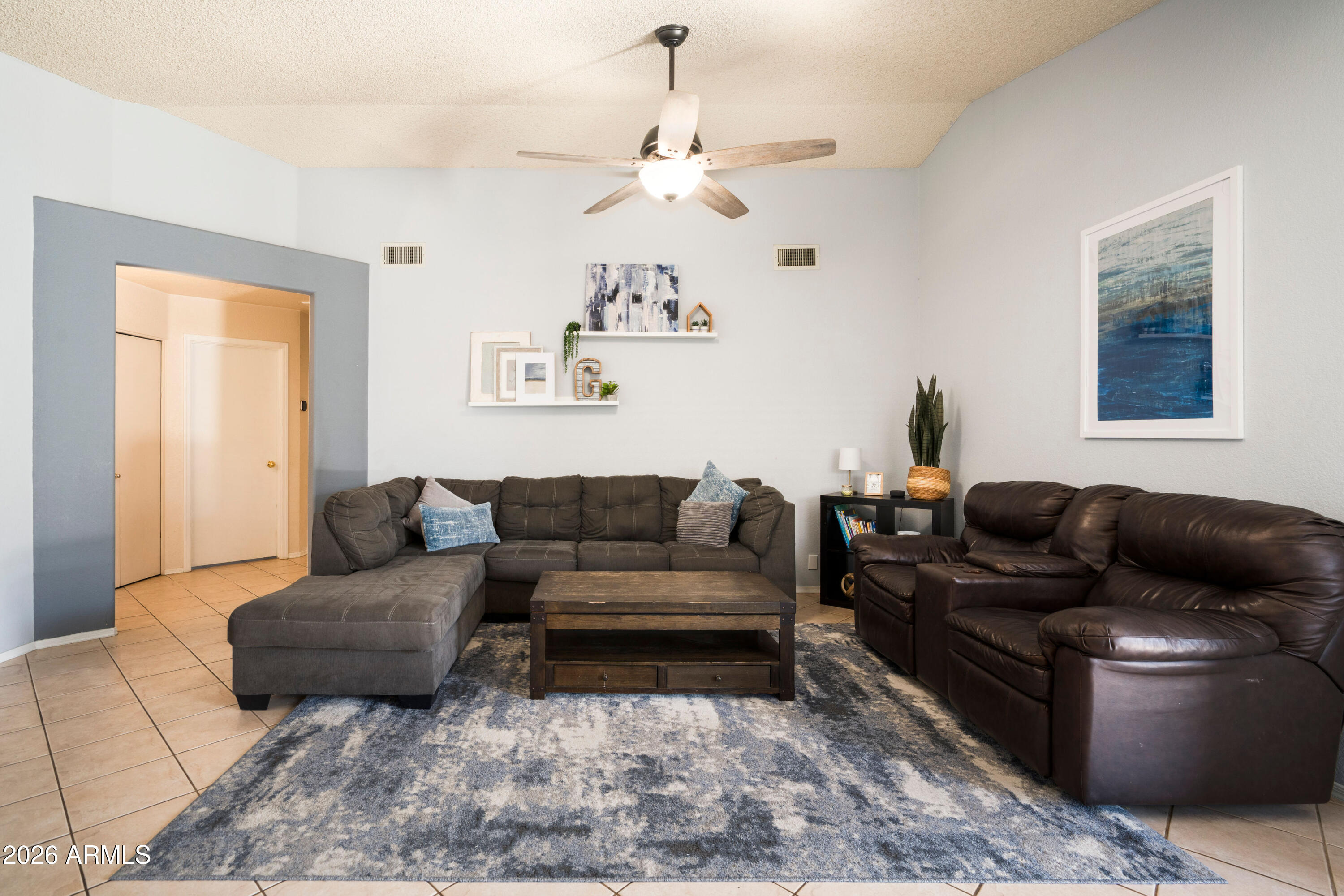 3022 E TOPEKA Drive