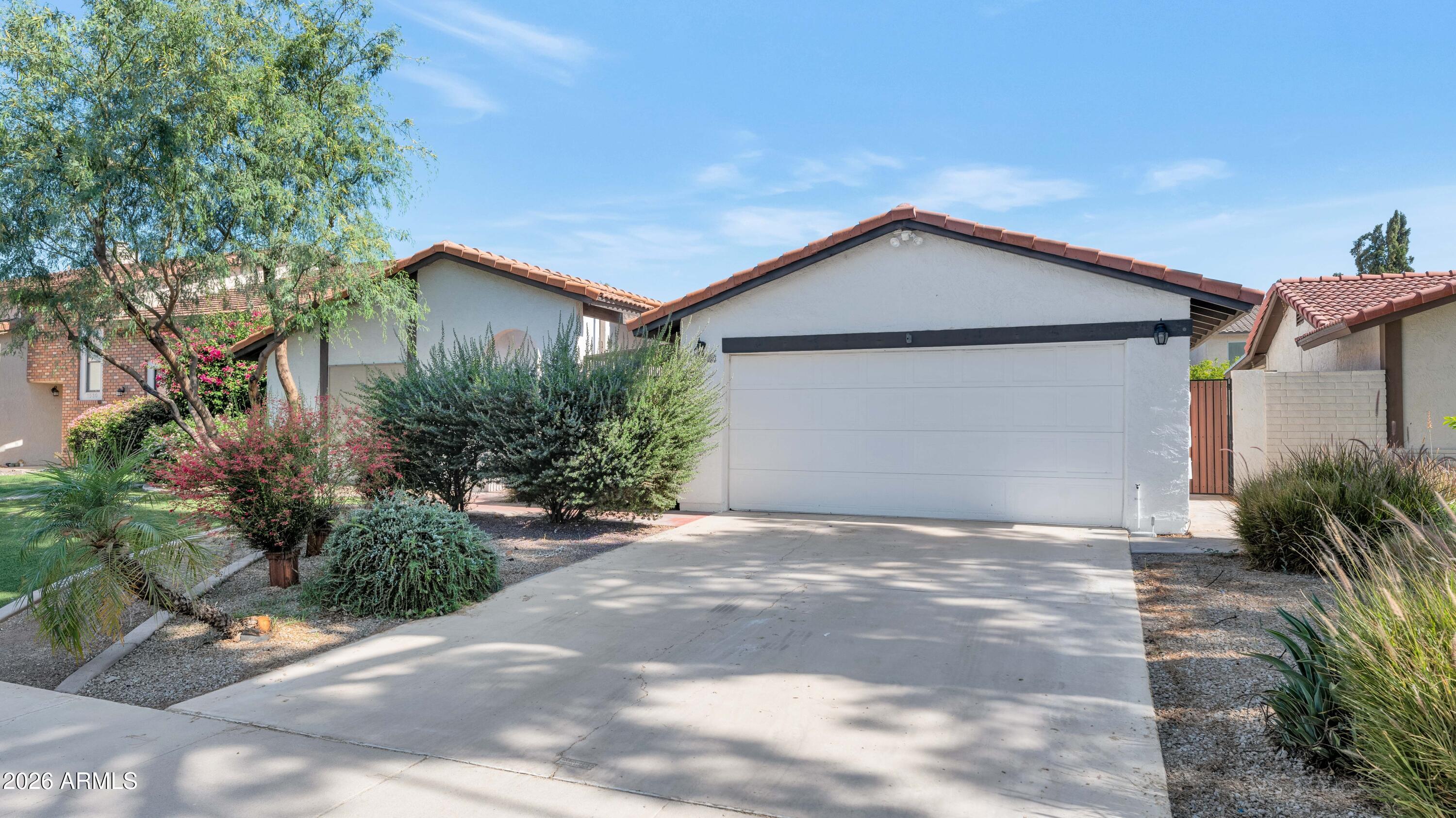 1536 E EDGEWATER Drive