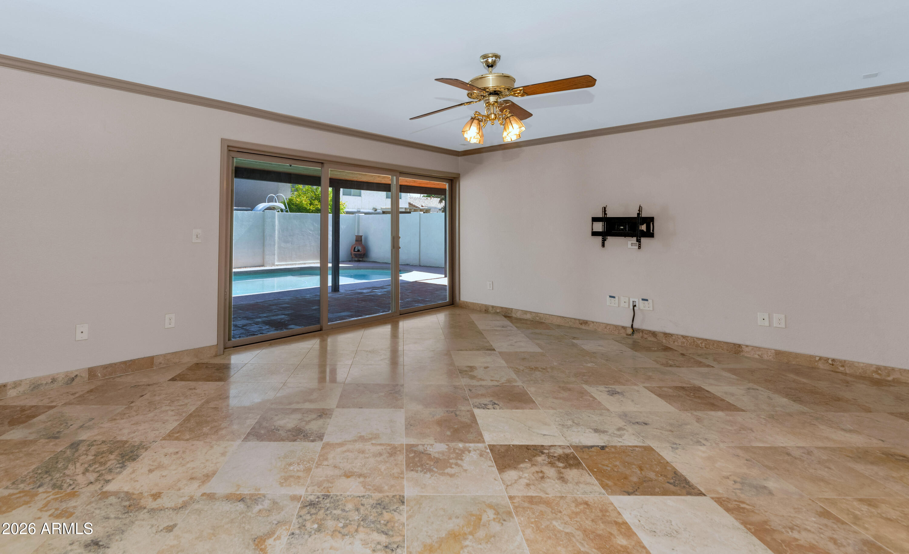 1536 E EDGEWATER Drive