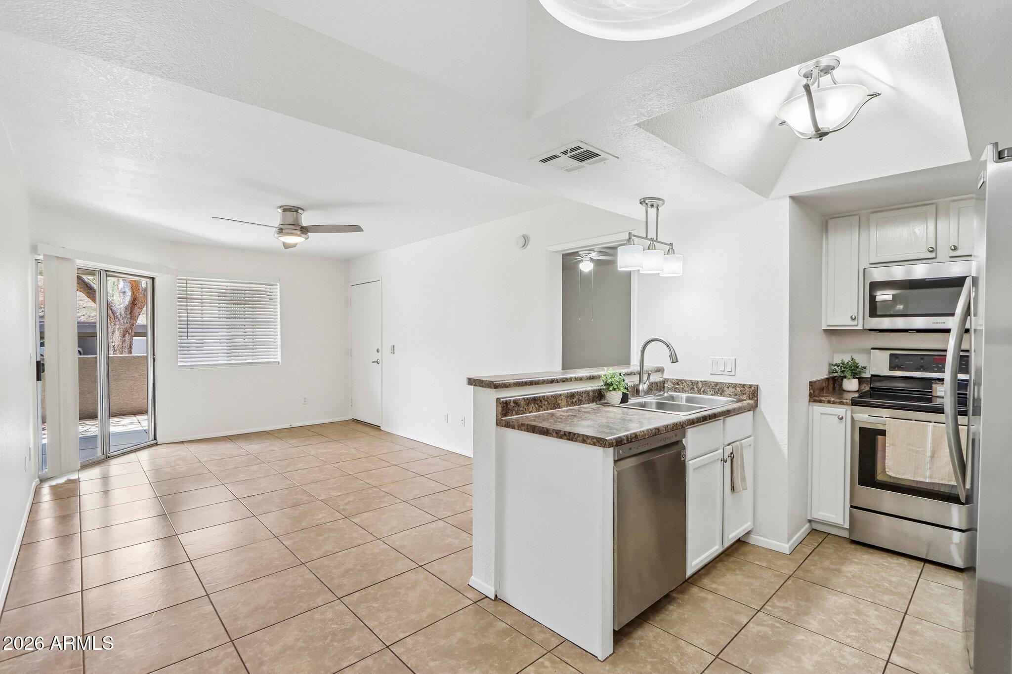 1720 E THUNDERBIRD Road 1086