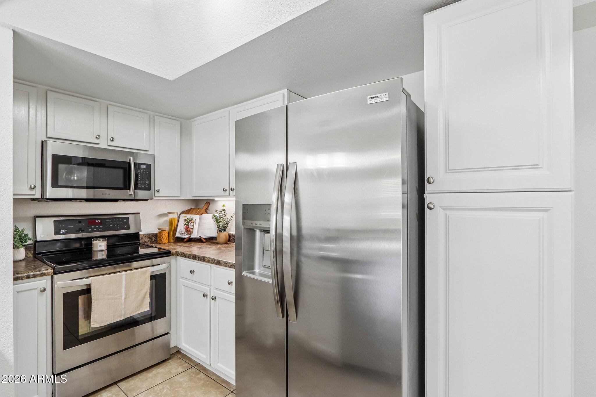 1720 E THUNDERBIRD Road 1086