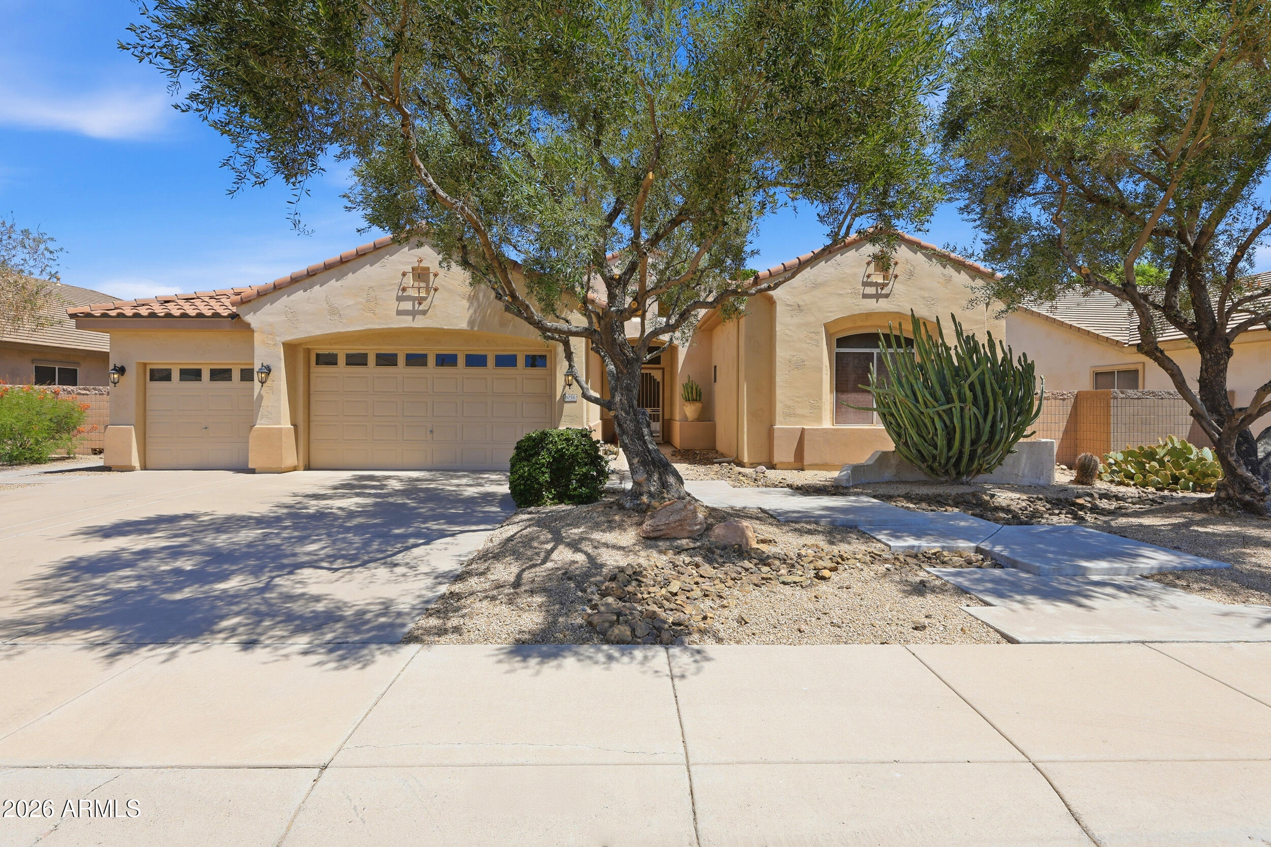 8056 W LOUISE Drive