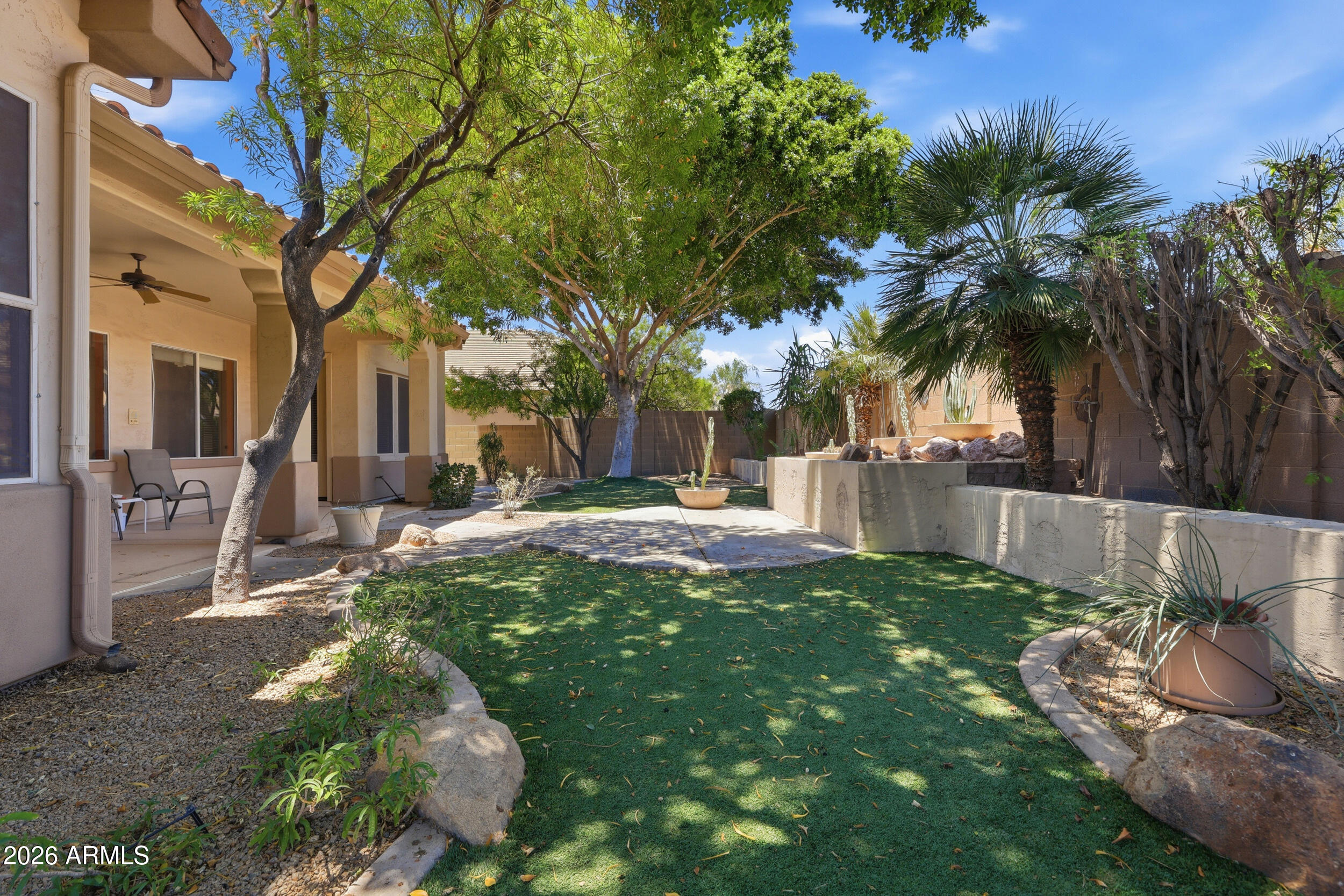 8056 W LOUISE Drive