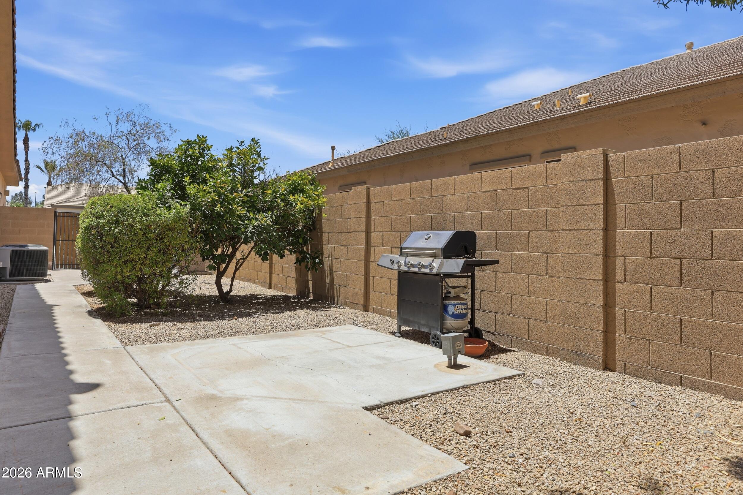 8056 W LOUISE Drive