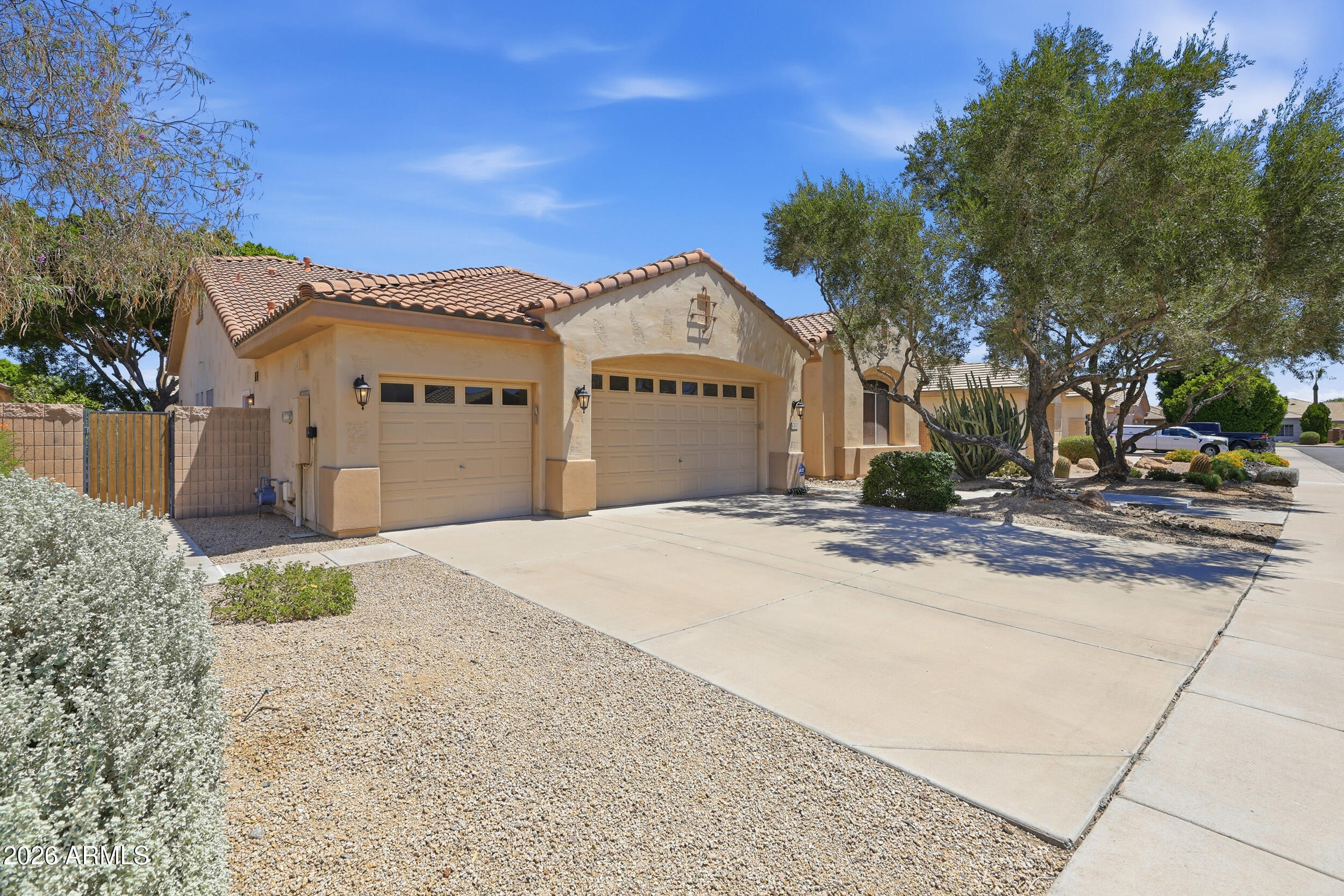 8056 W LOUISE Drive