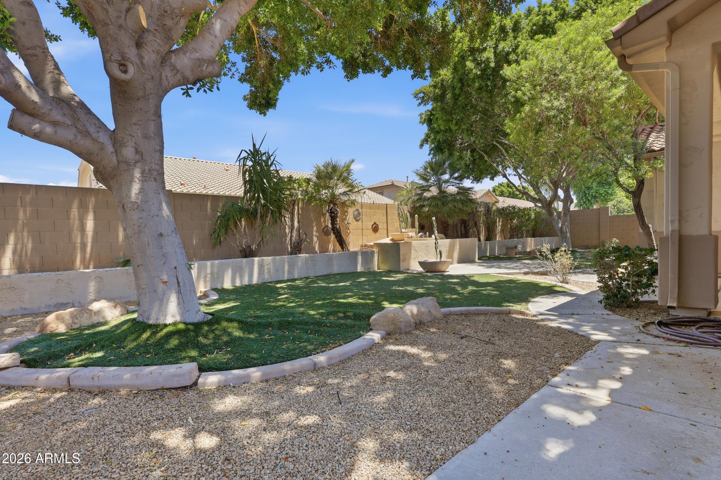 8056 W LOUISE Drive