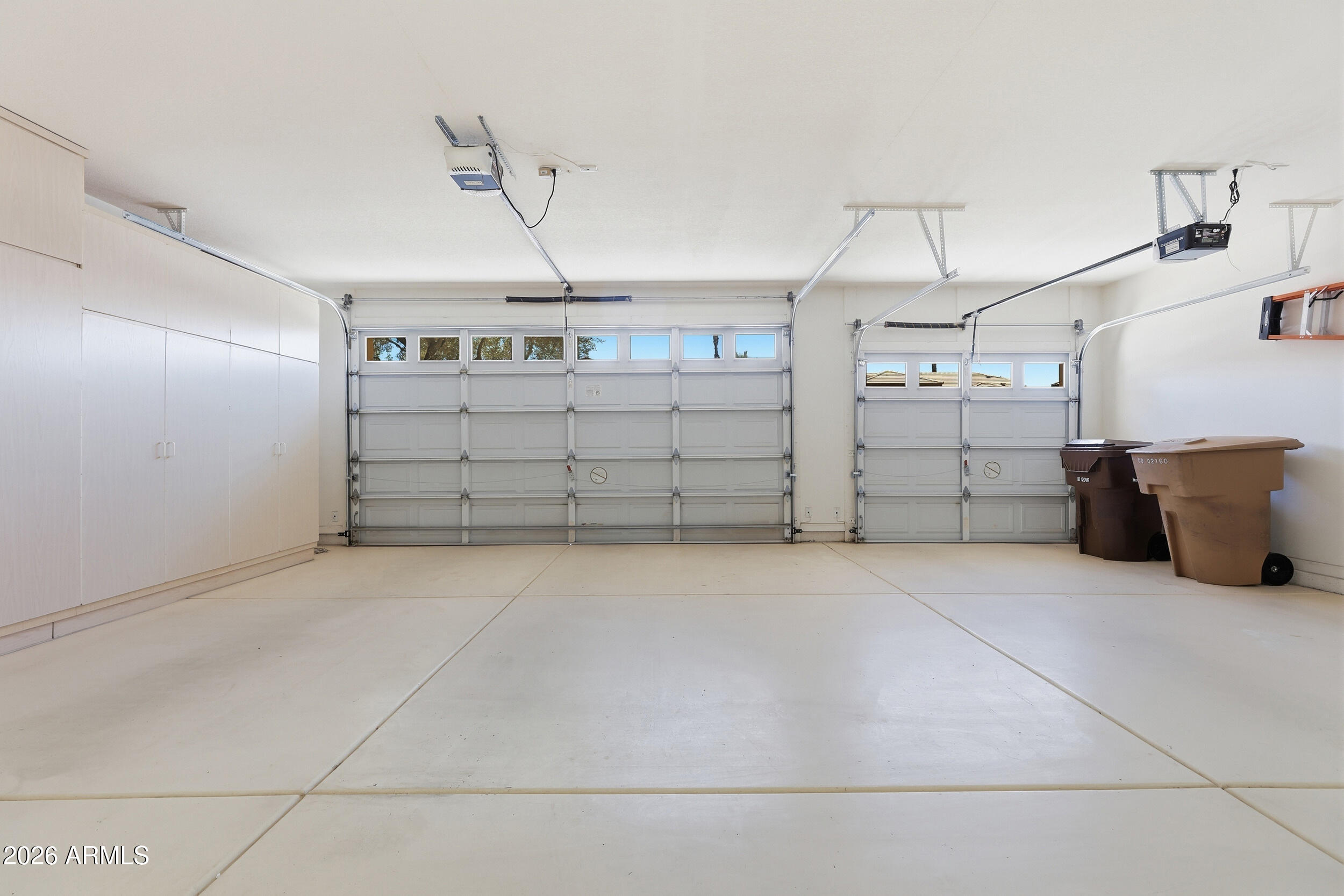 8056 W LOUISE Drive