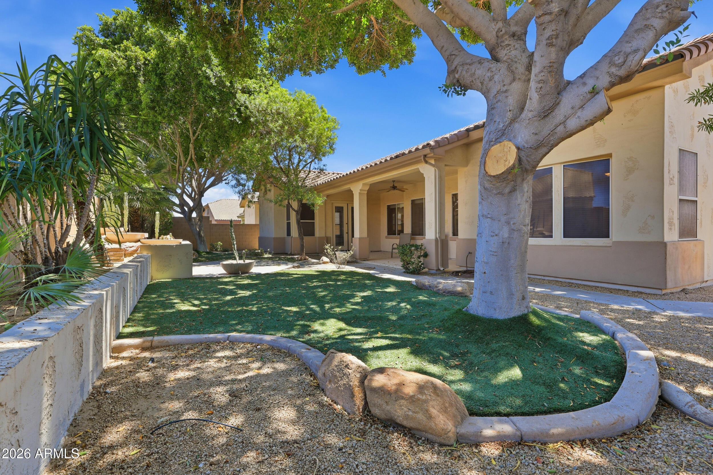 8056 W LOUISE Drive
