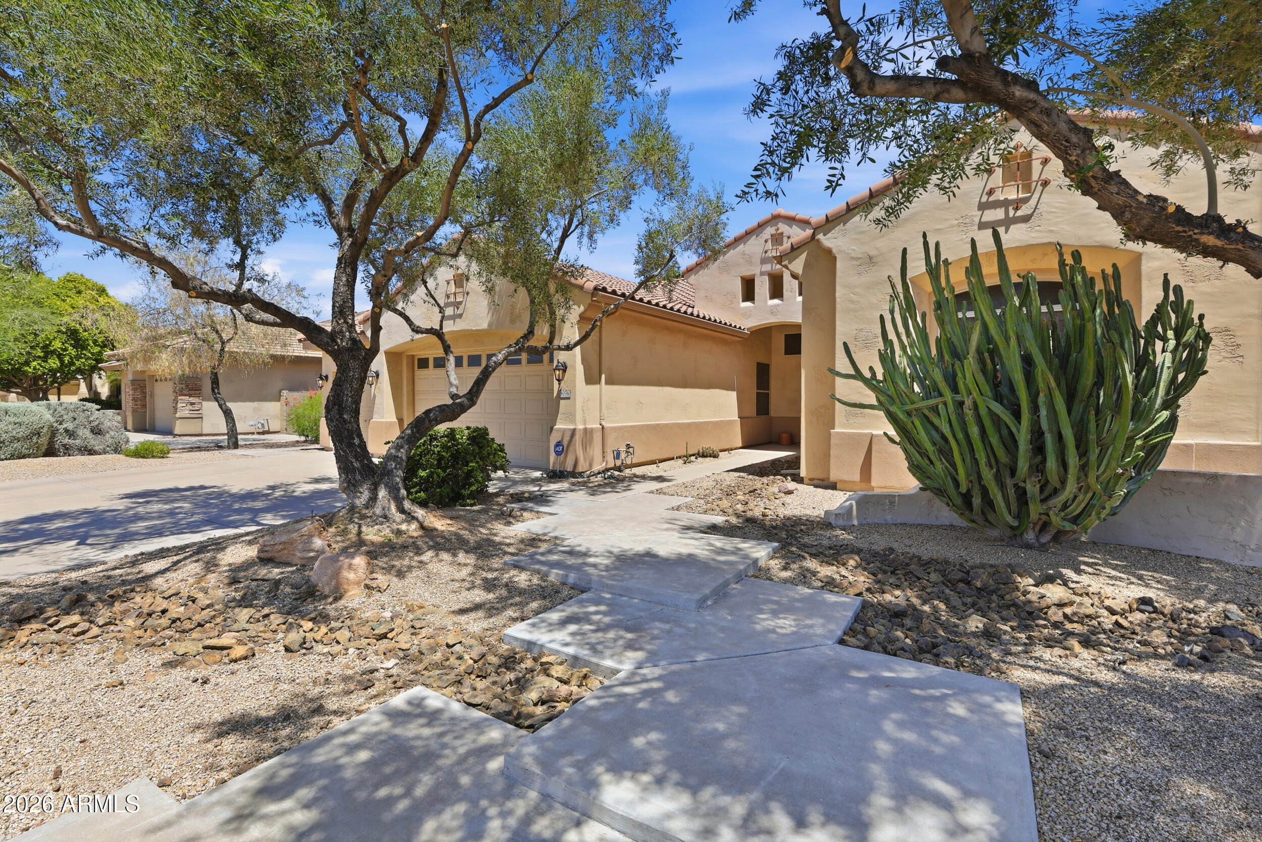 8056 W LOUISE Drive