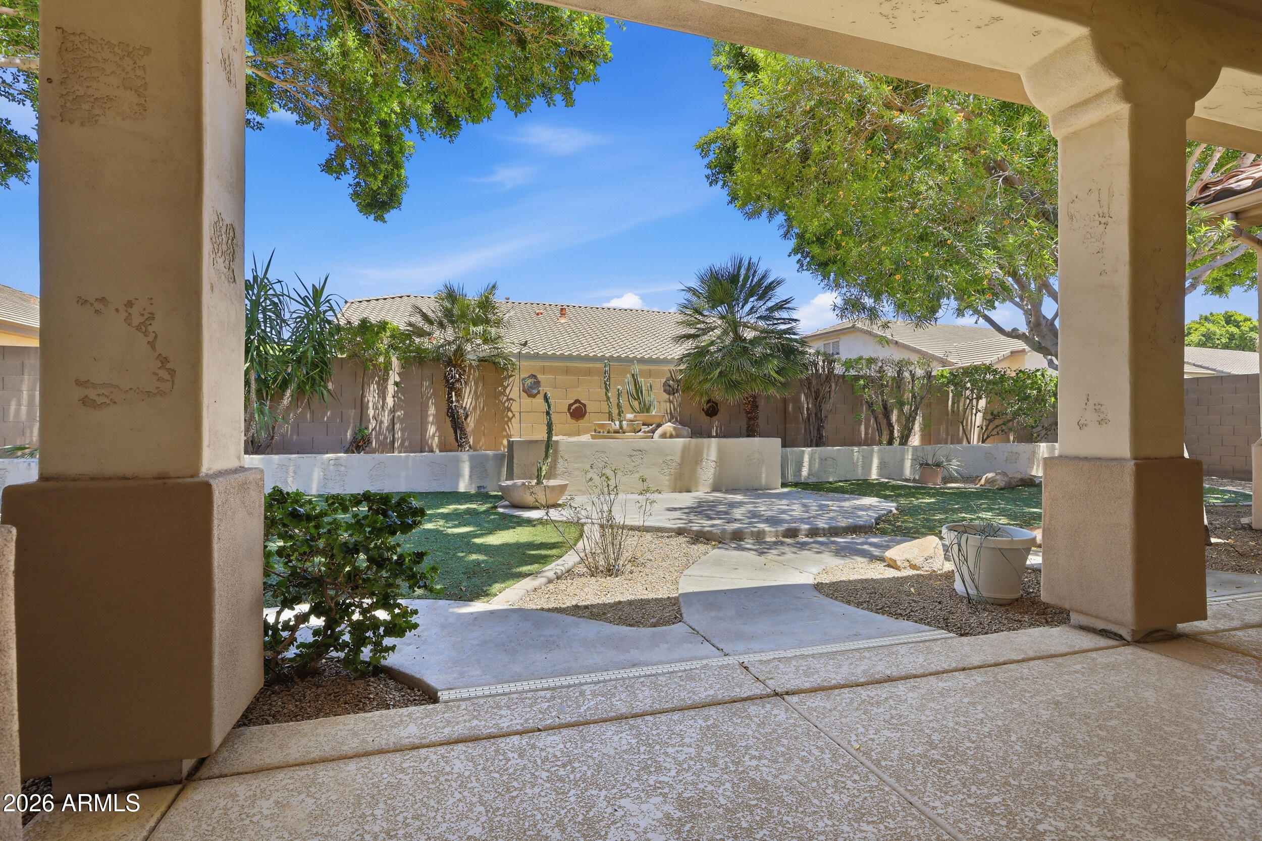 8056 W LOUISE Drive