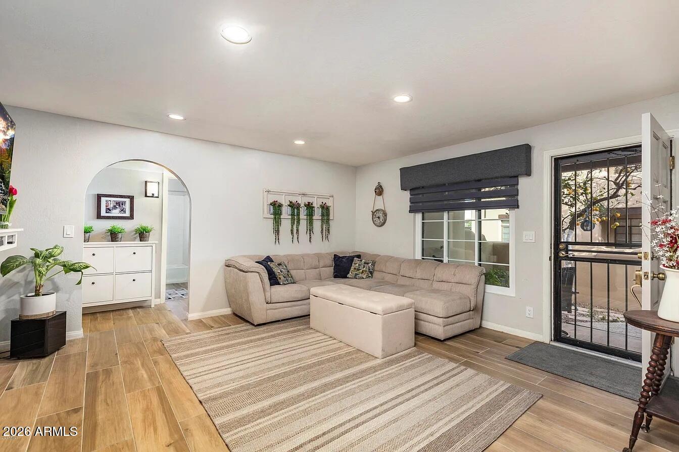 5402 E Windsor Avenue Unit 17