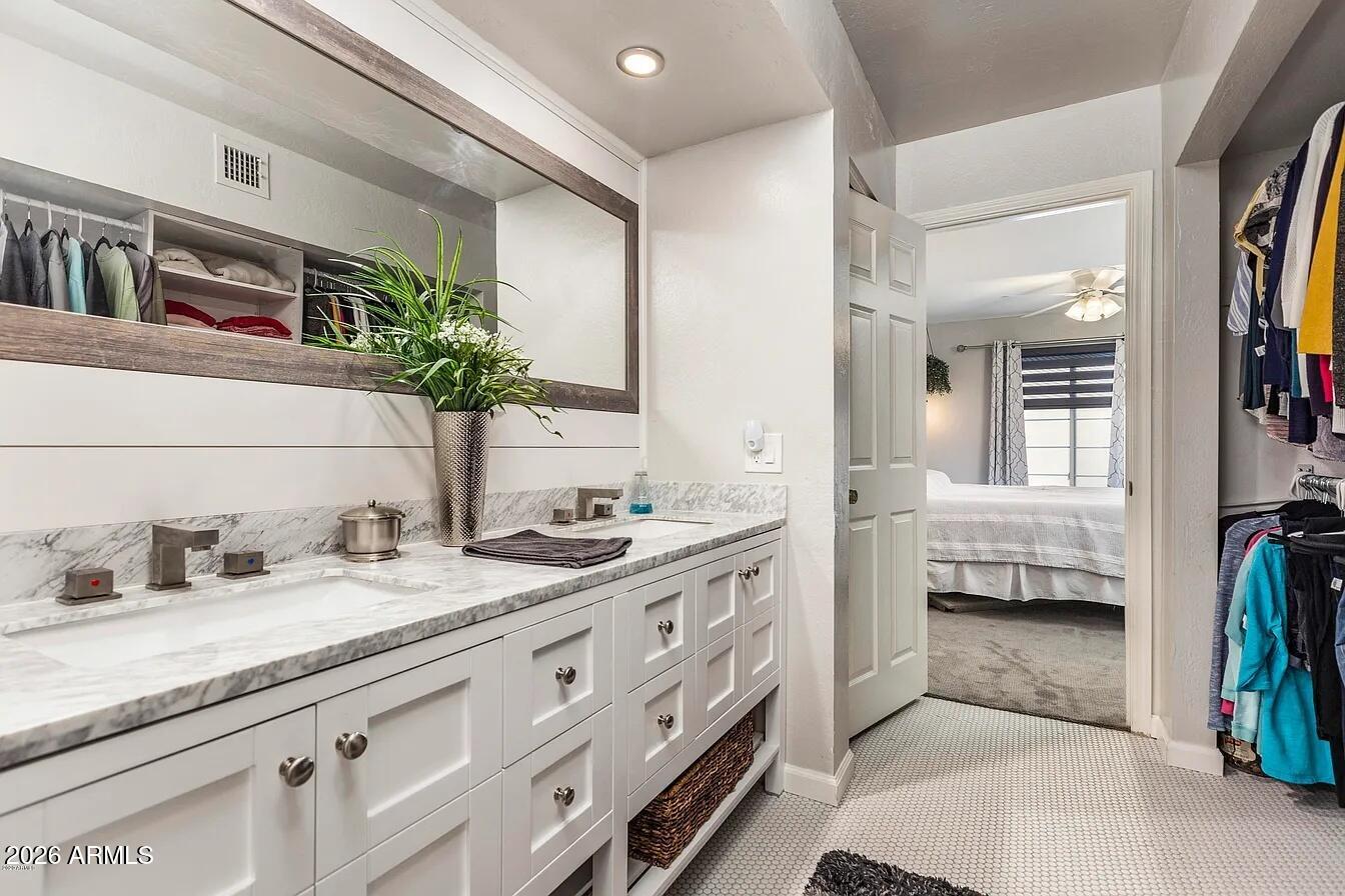 5402 E Windsor Avenue Unit 17