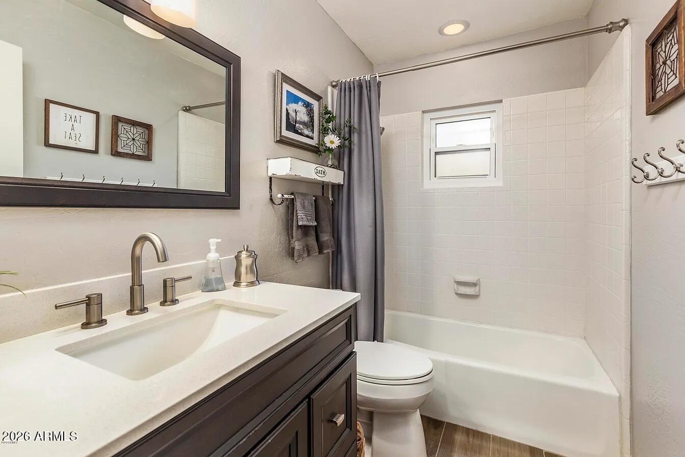 5402 E Windsor Avenue Unit 17