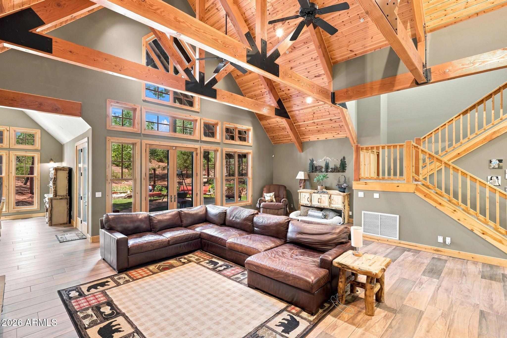 304 N GRAPEVINE Drive