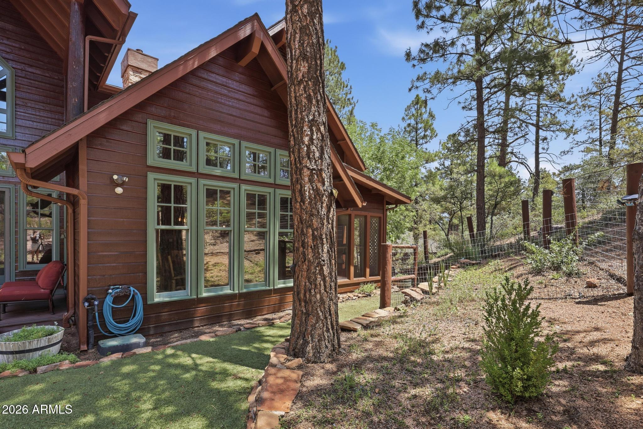 304 N GRAPEVINE Drive