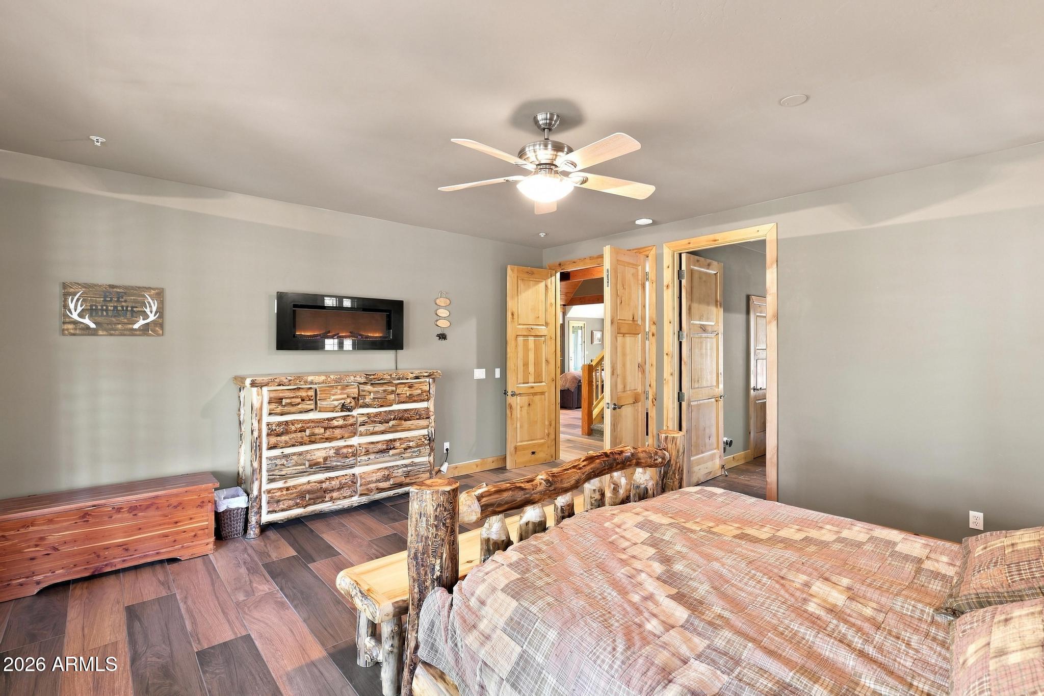 304 N GRAPEVINE Drive