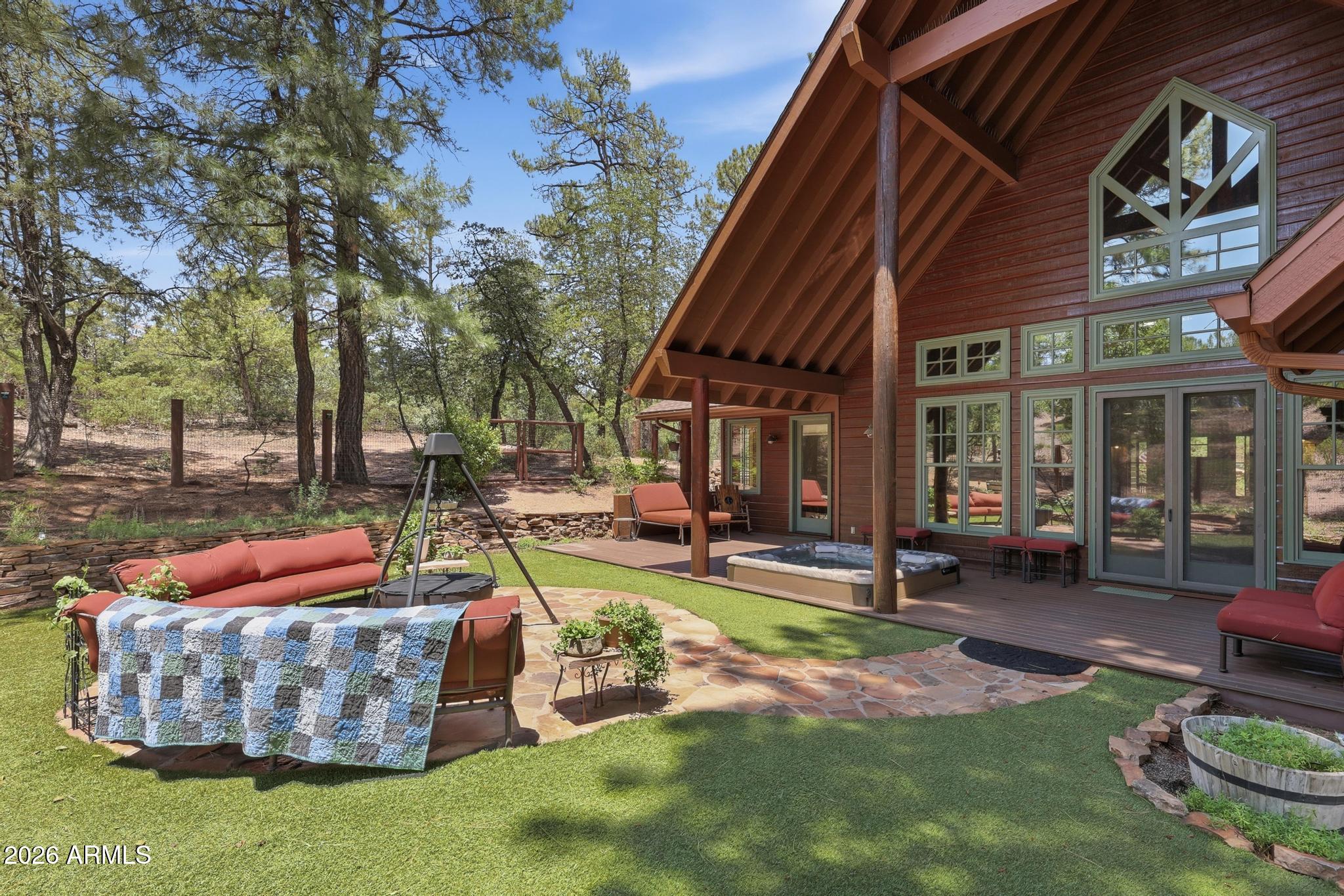 304 N GRAPEVINE Drive
