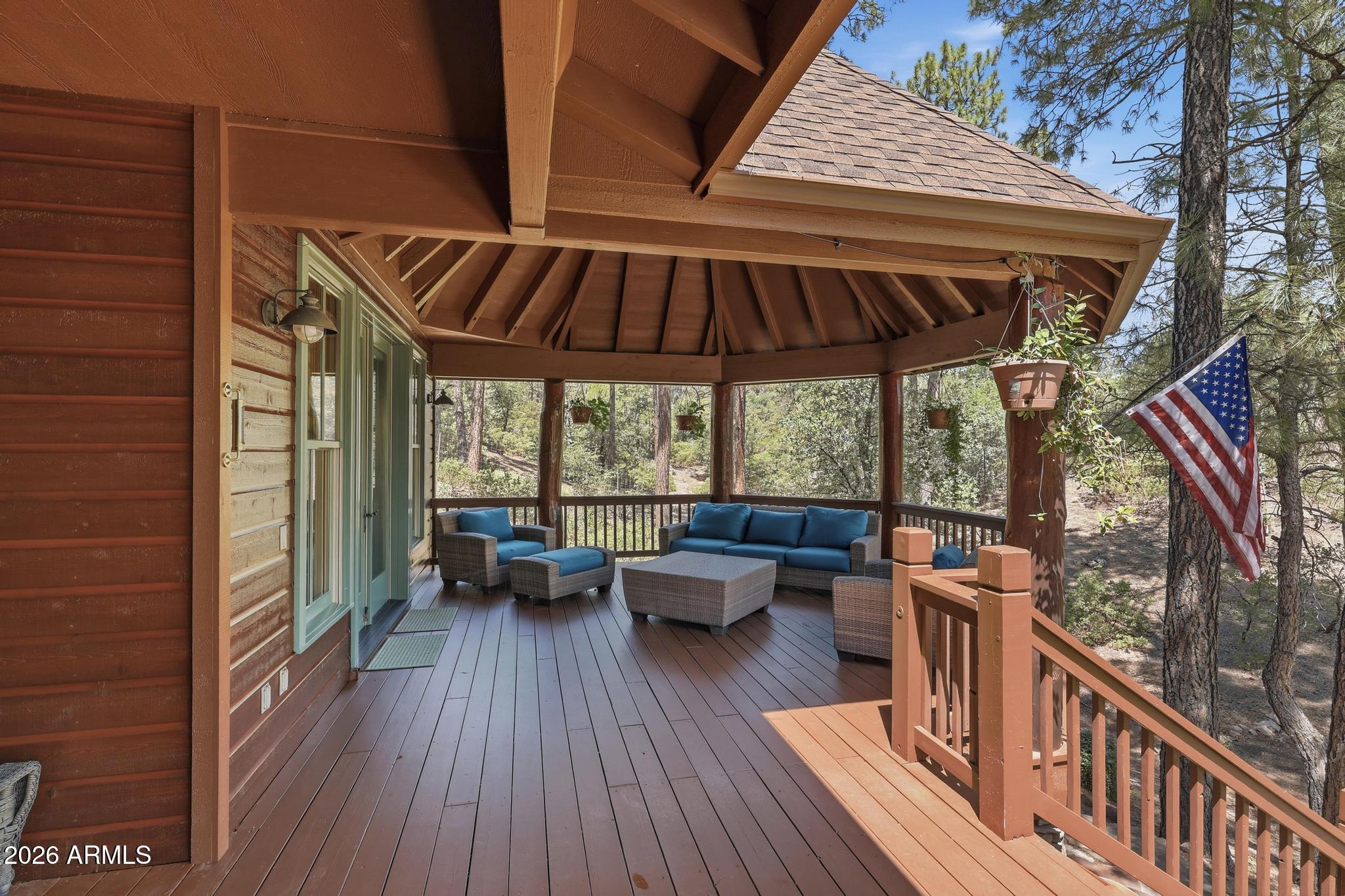 304 N GRAPEVINE Drive