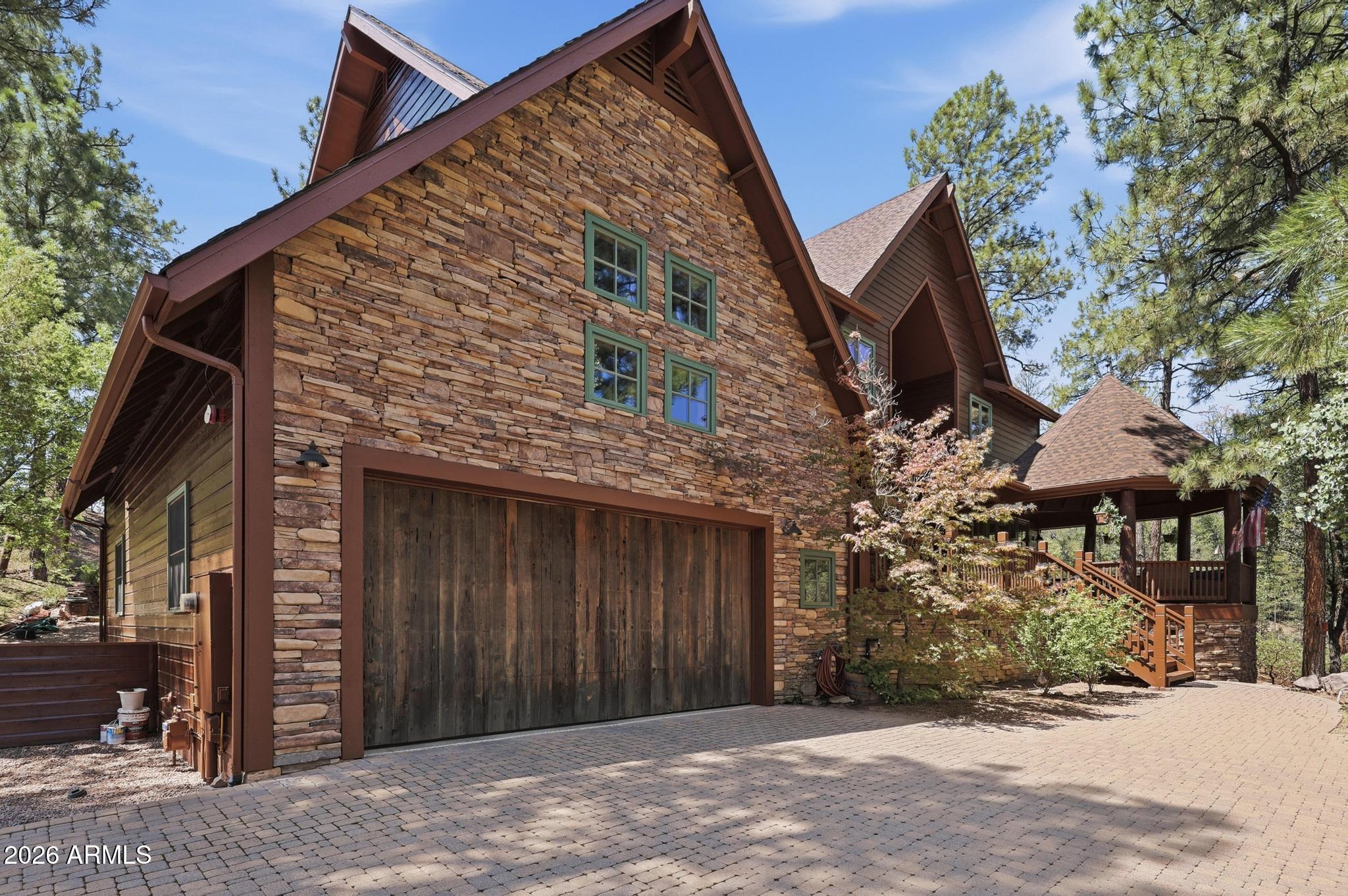 304 N GRAPEVINE Drive