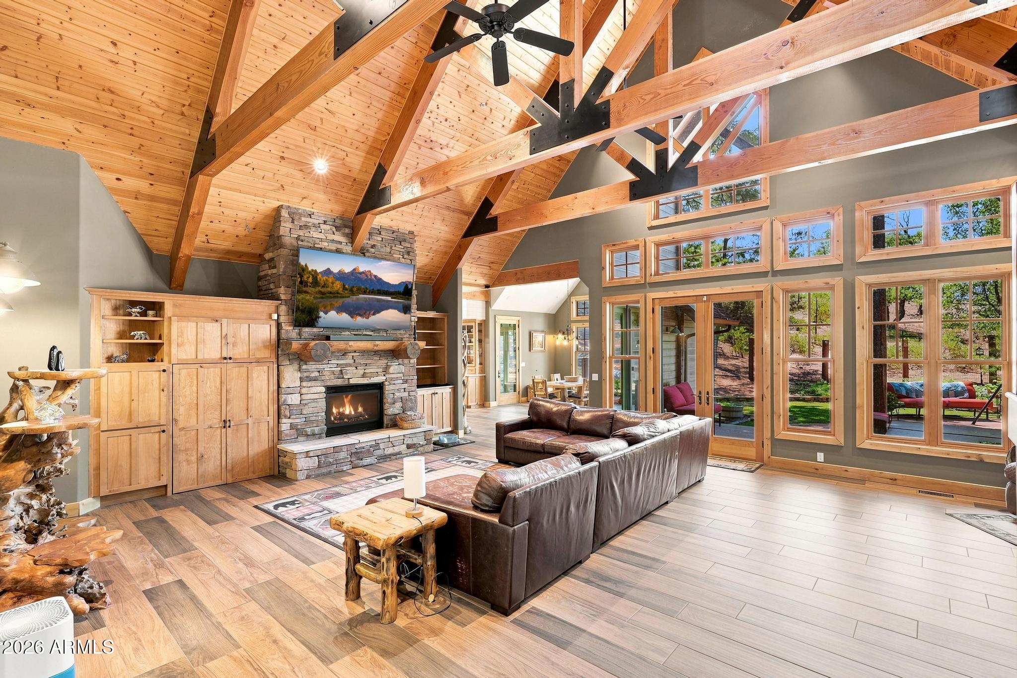 304 N GRAPEVINE Drive