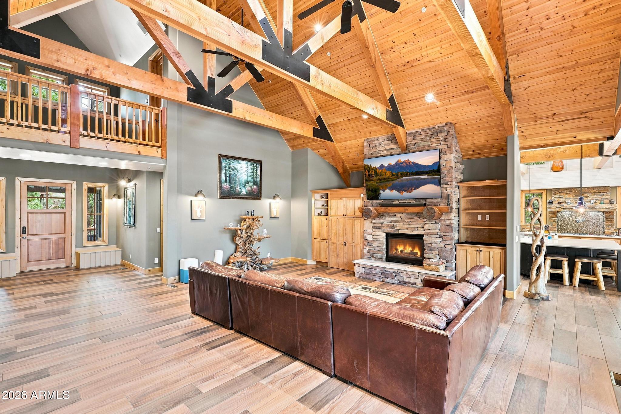 304 N GRAPEVINE Drive