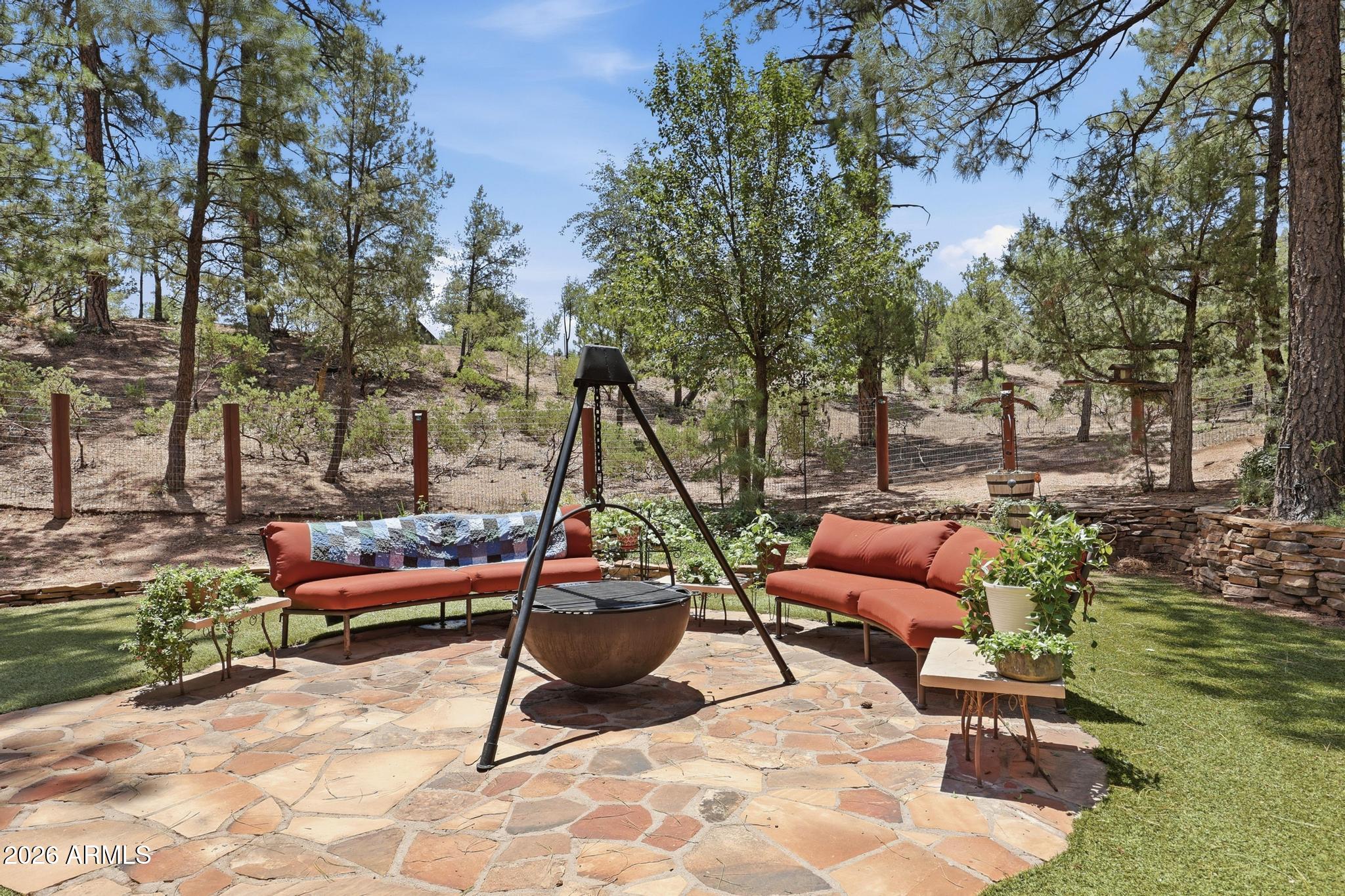 304 N GRAPEVINE Drive