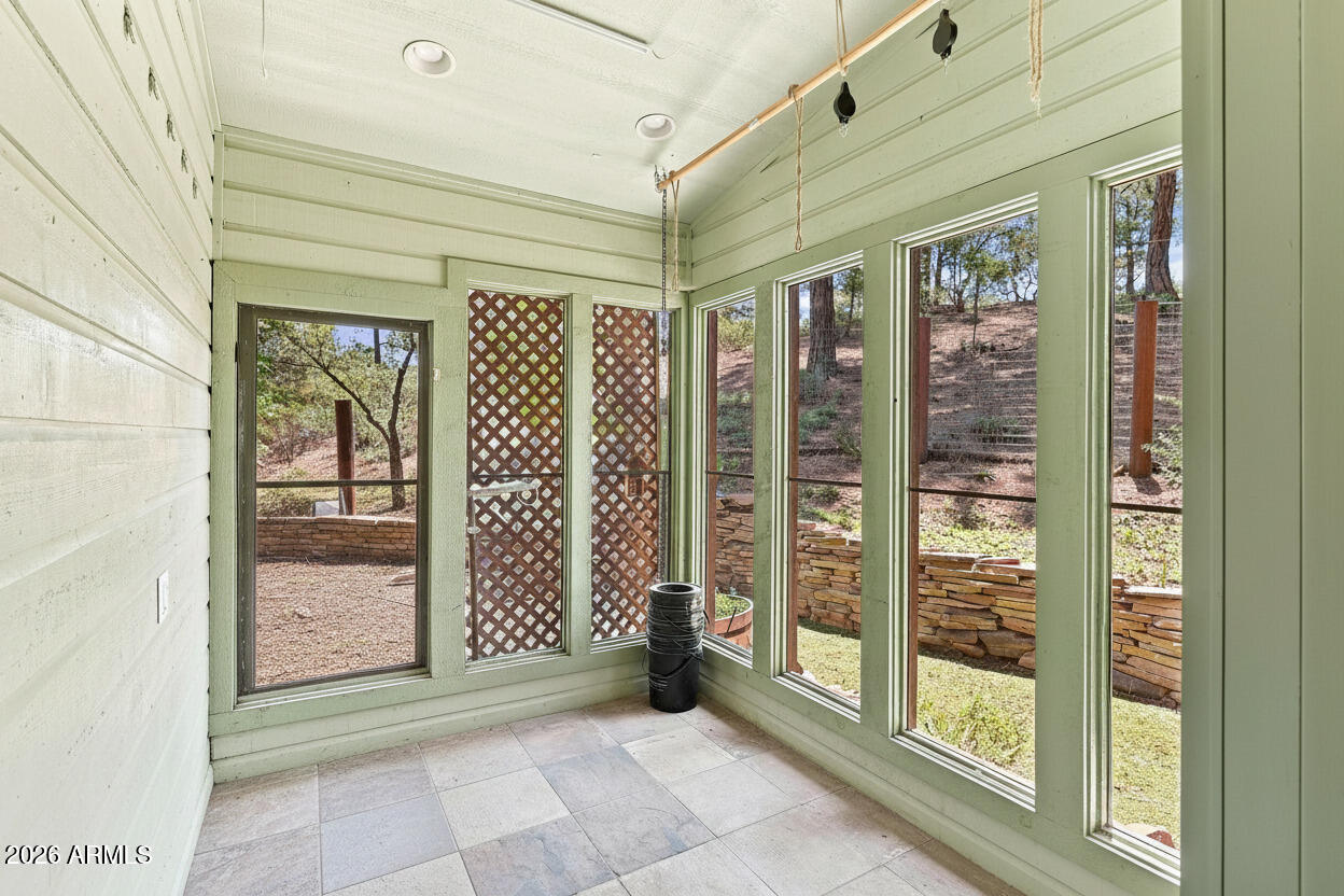 304 N GRAPEVINE Drive