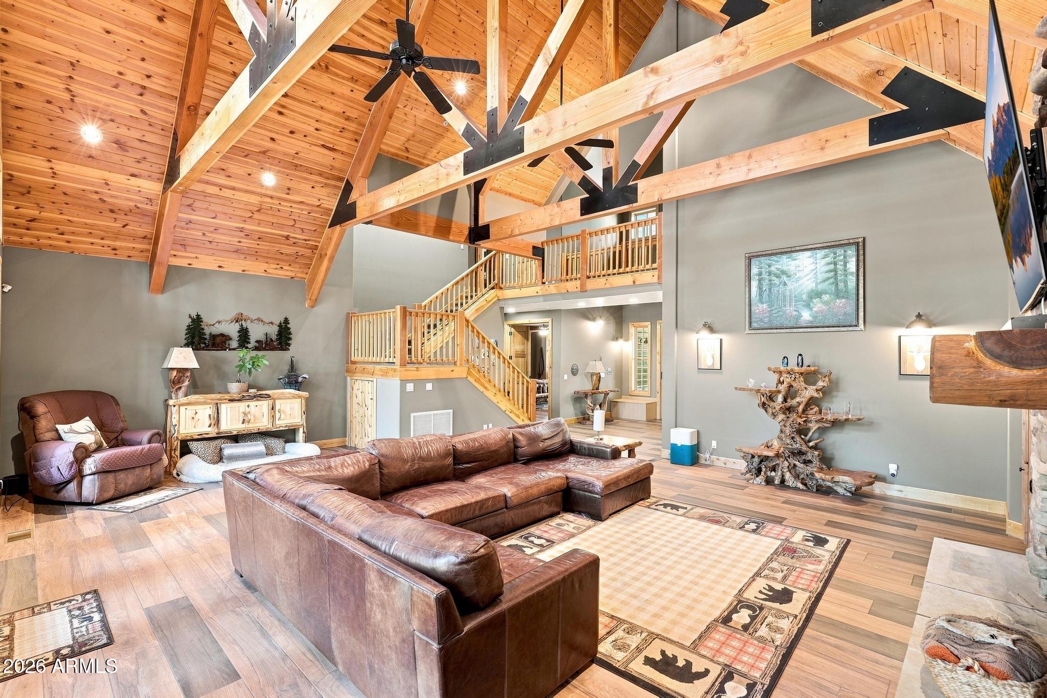 304 N GRAPEVINE Drive