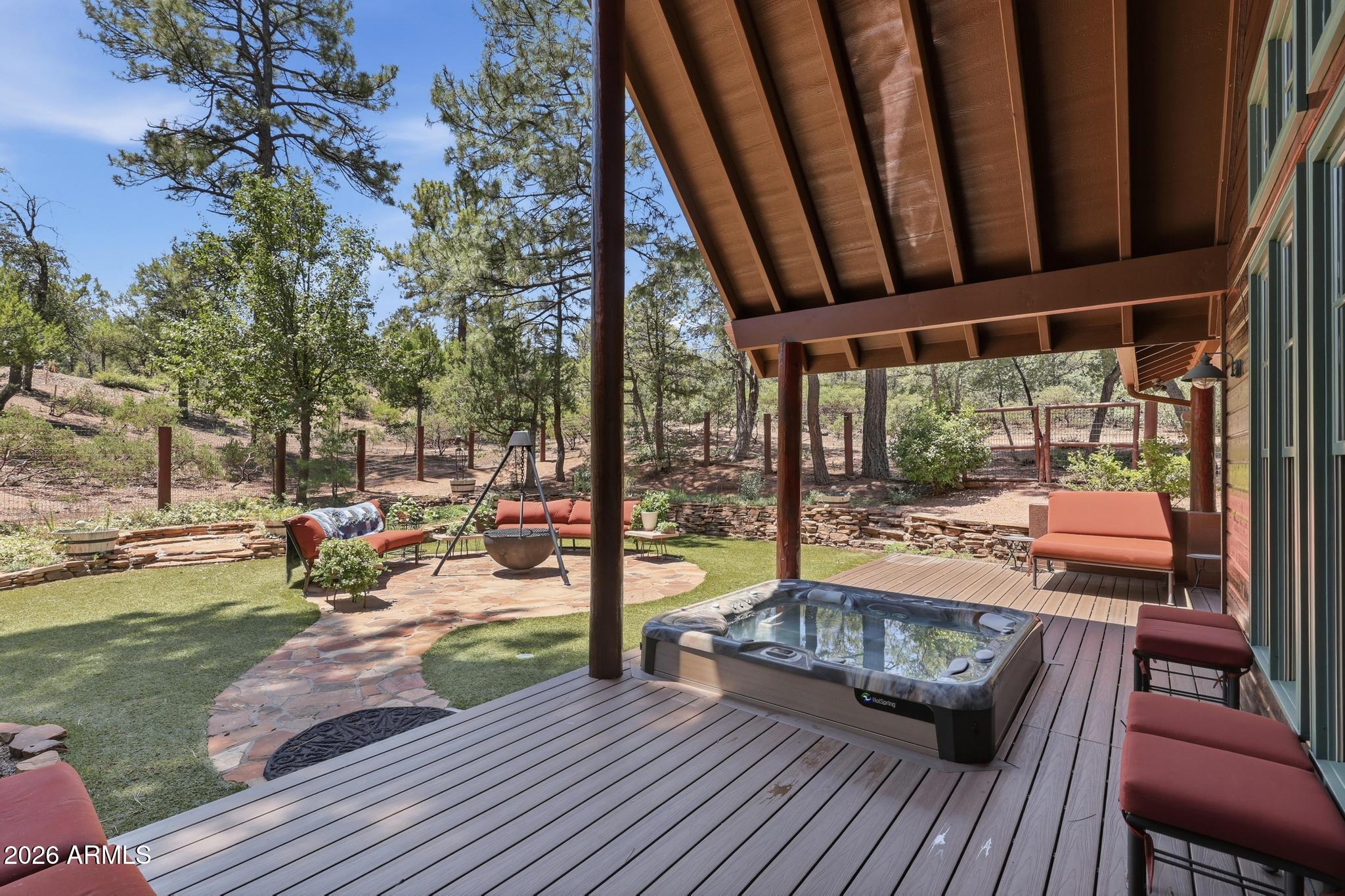 304 N GRAPEVINE Drive
