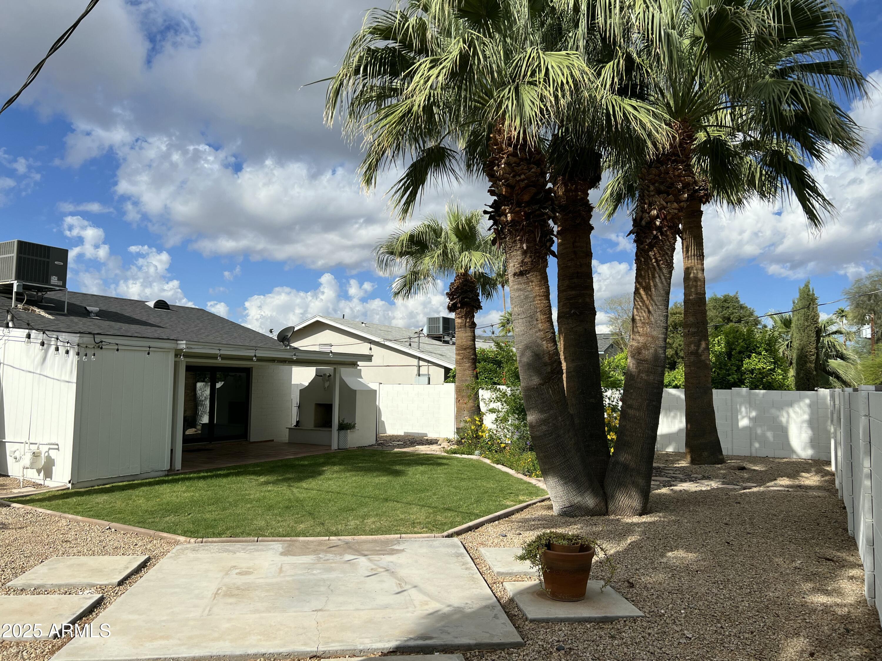 8744 E ROSE Lane