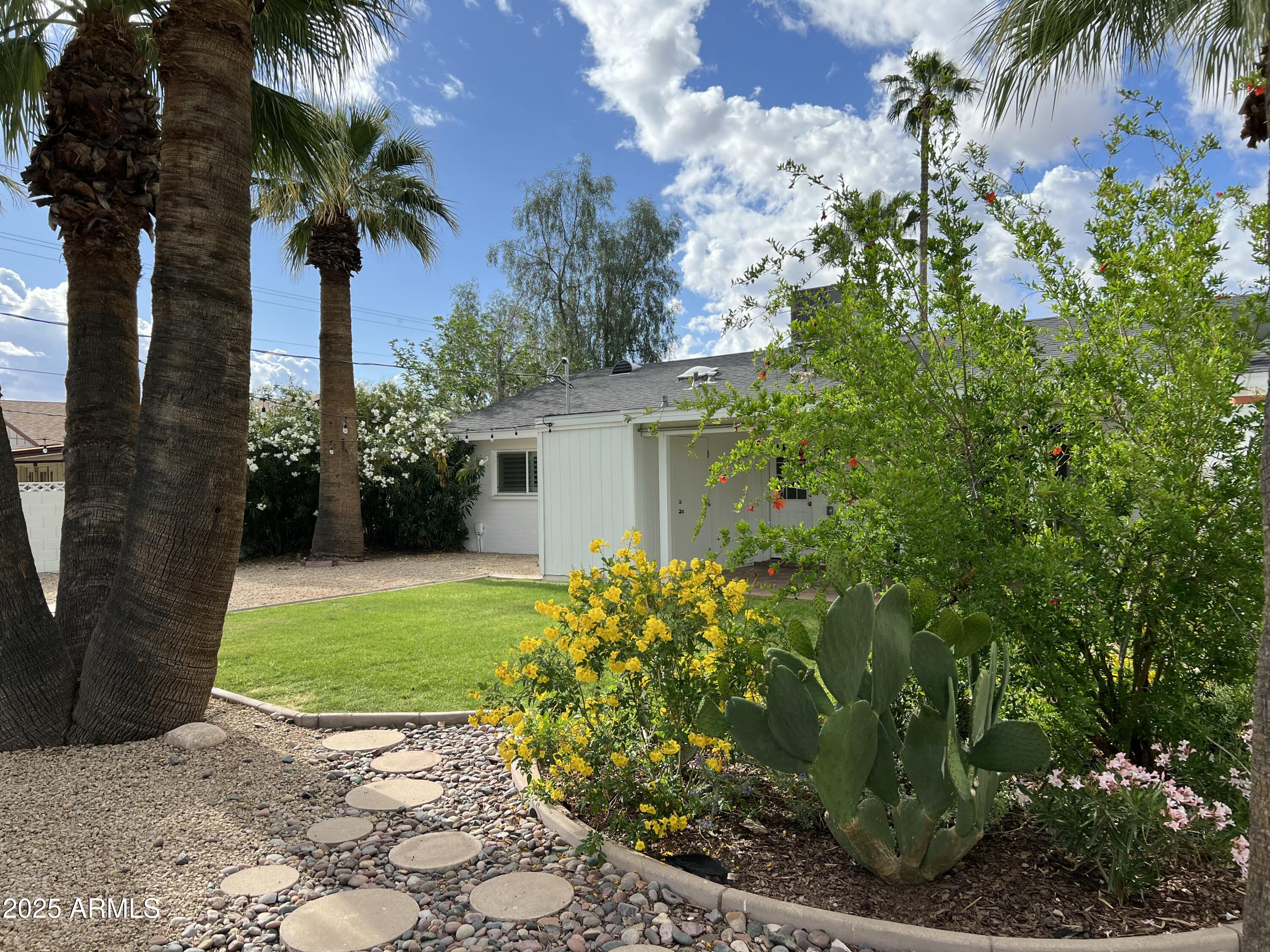 8744 E ROSE Lane