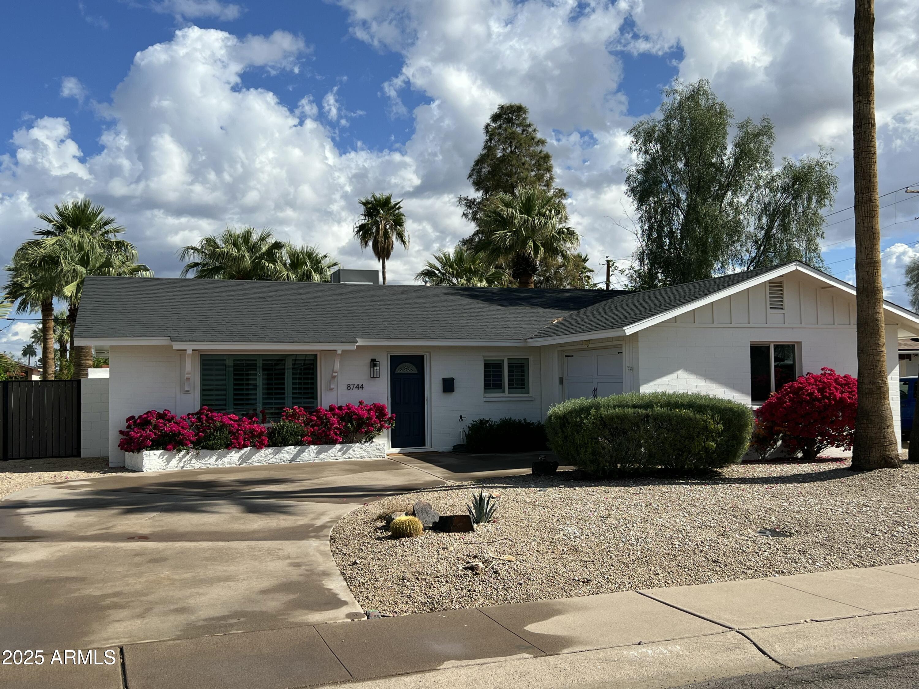 8744 E ROSE Lane
