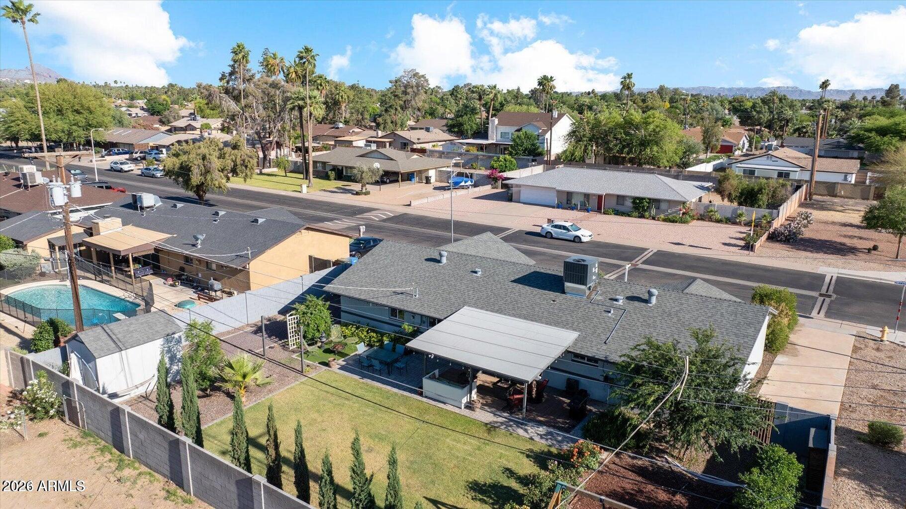 1828 W LAWRENCE Lane