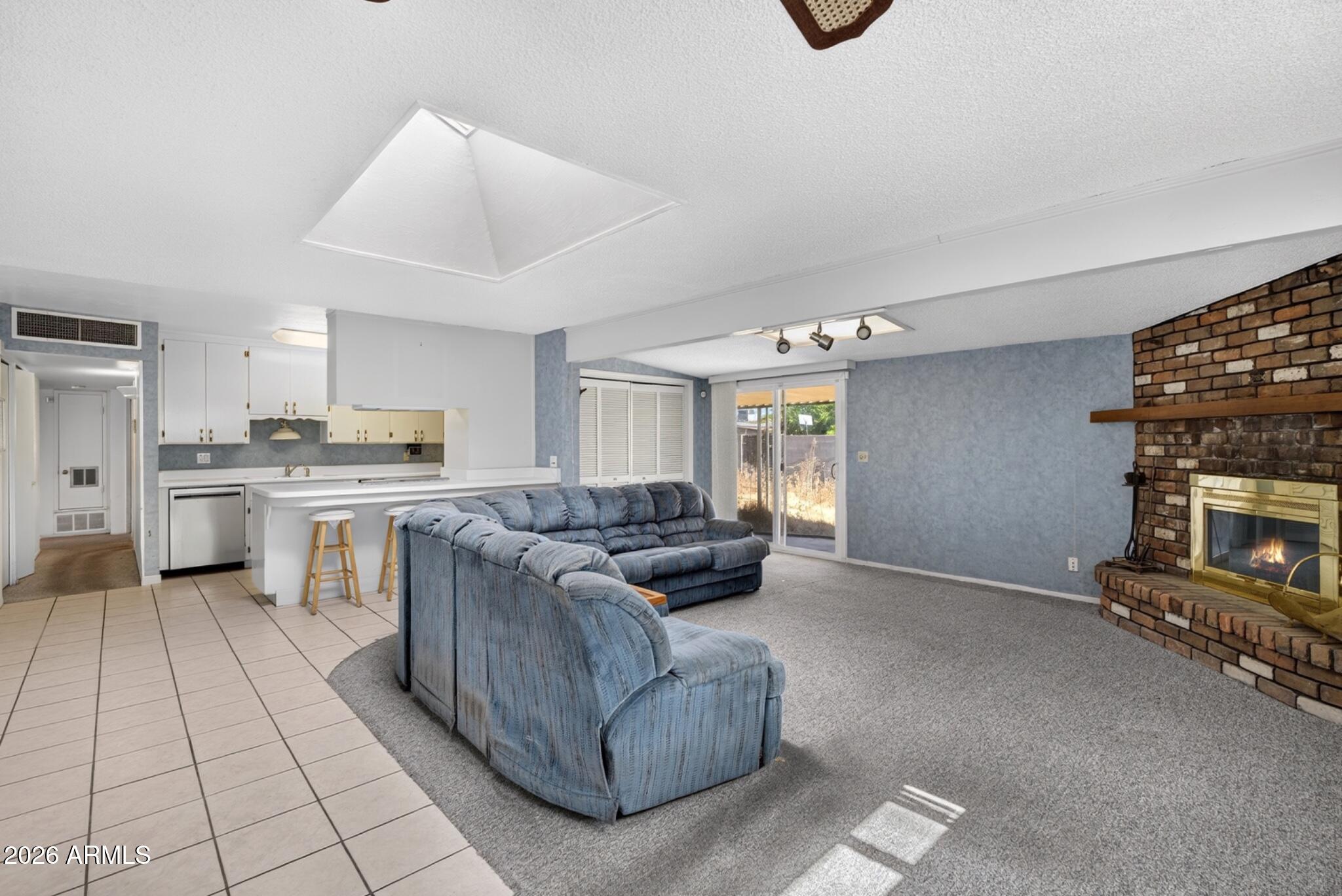 3311 W PARADISE Drive