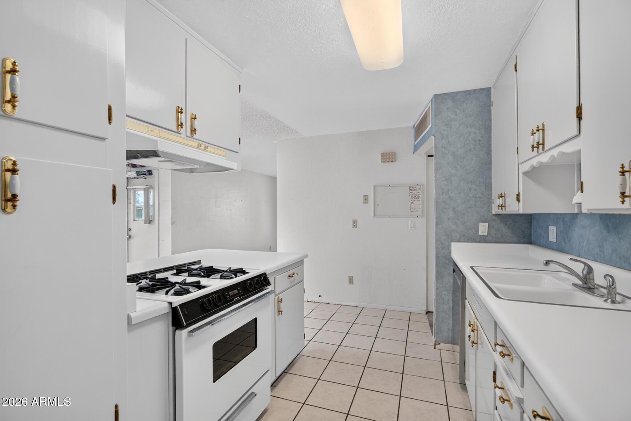 3311 W PARADISE Drive